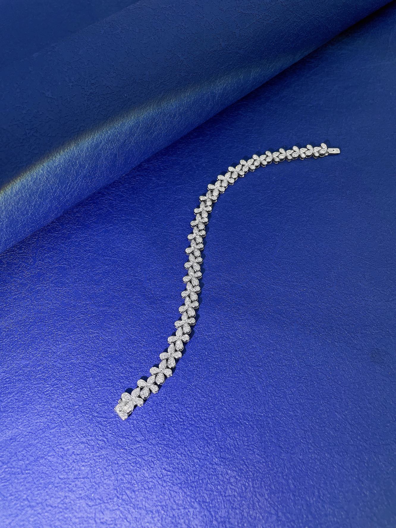 18K Diamond Waterdrop Four-Leaf Clover Pavé Bracelet - White Diamond Bracelet