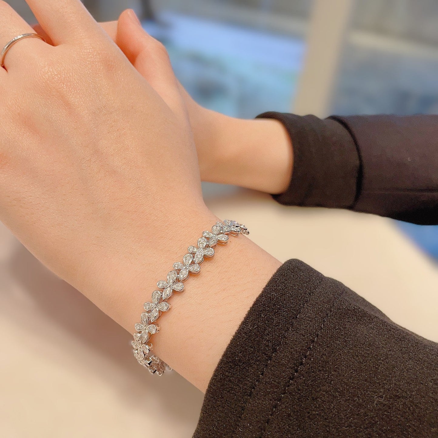 18K Diamond Waterdrop Four-Leaf Clover Pavé Bracelet - White Diamond Bracelet