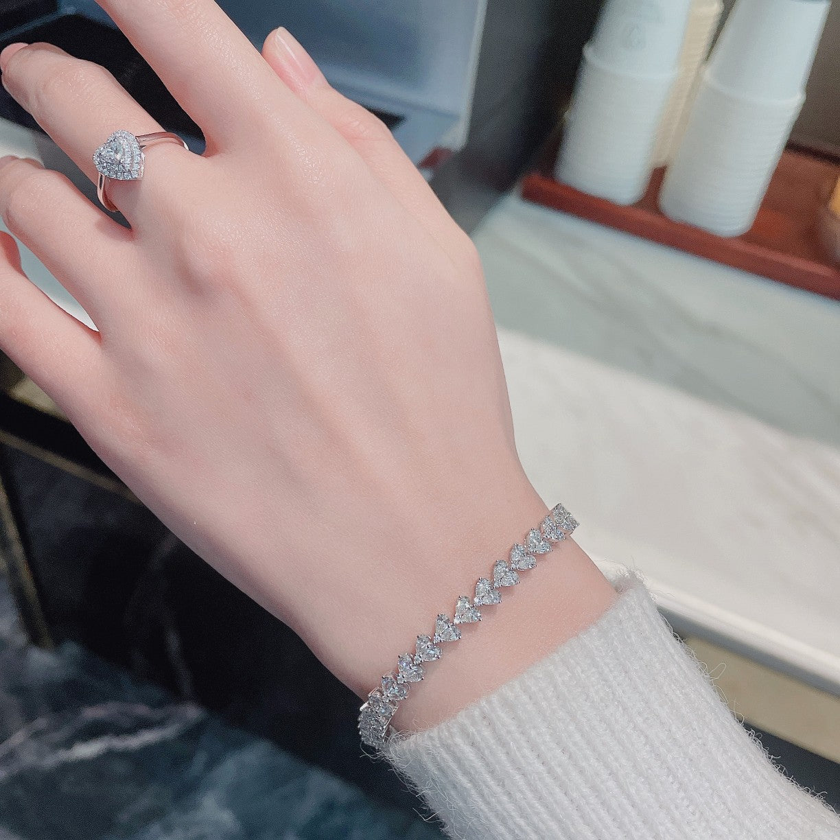 18K Diamond Waterdrop Heart Shape Bracelet - Elegant Jewelry Piece - White Diamond Bracelet