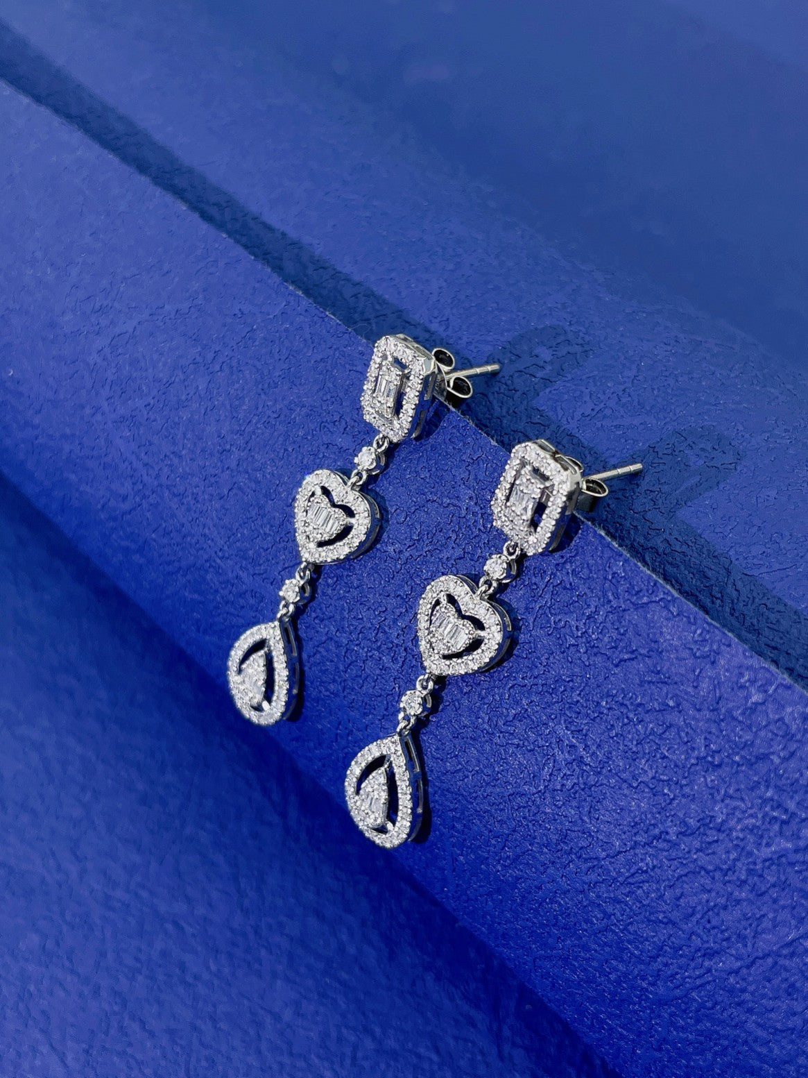 18K Diamond Waterdrop Heart-shaped Earrings - A Sparkling Jewelry Choice Jeweler.Jewelry