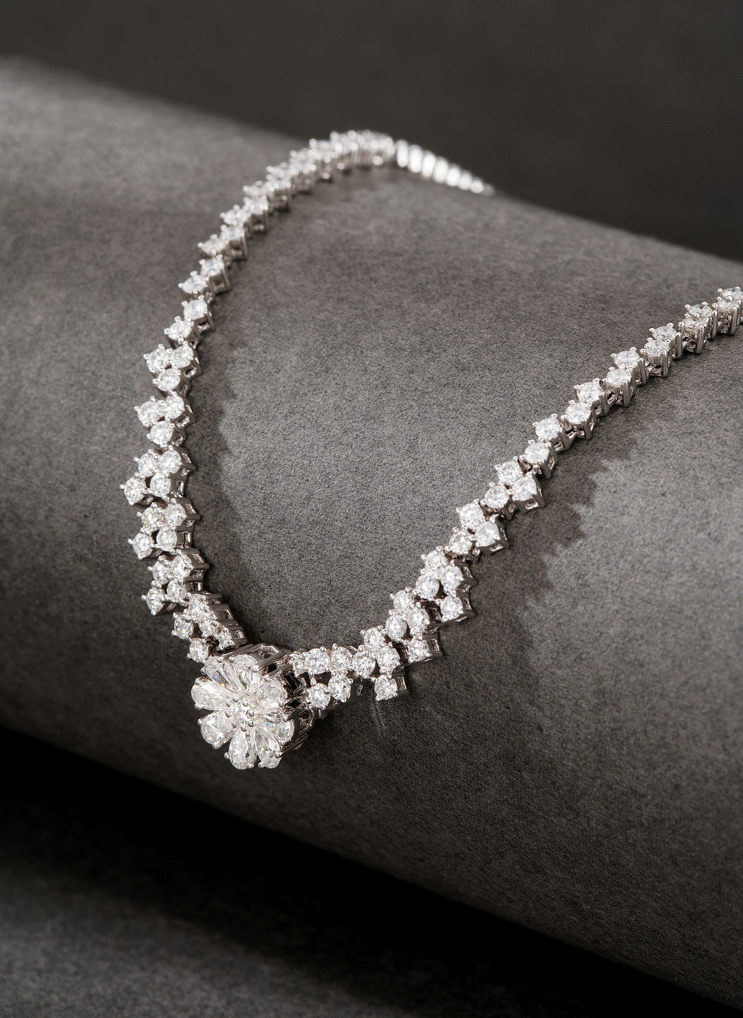 18K Diamond Waterdrop Necklace - Exquisite Jewelry Piece - White Diamond Chain