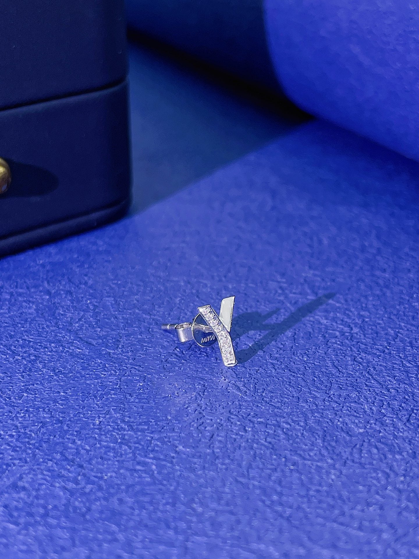 18K Diamond Y-Shape Small Earrings - Jeweler.Jewelry