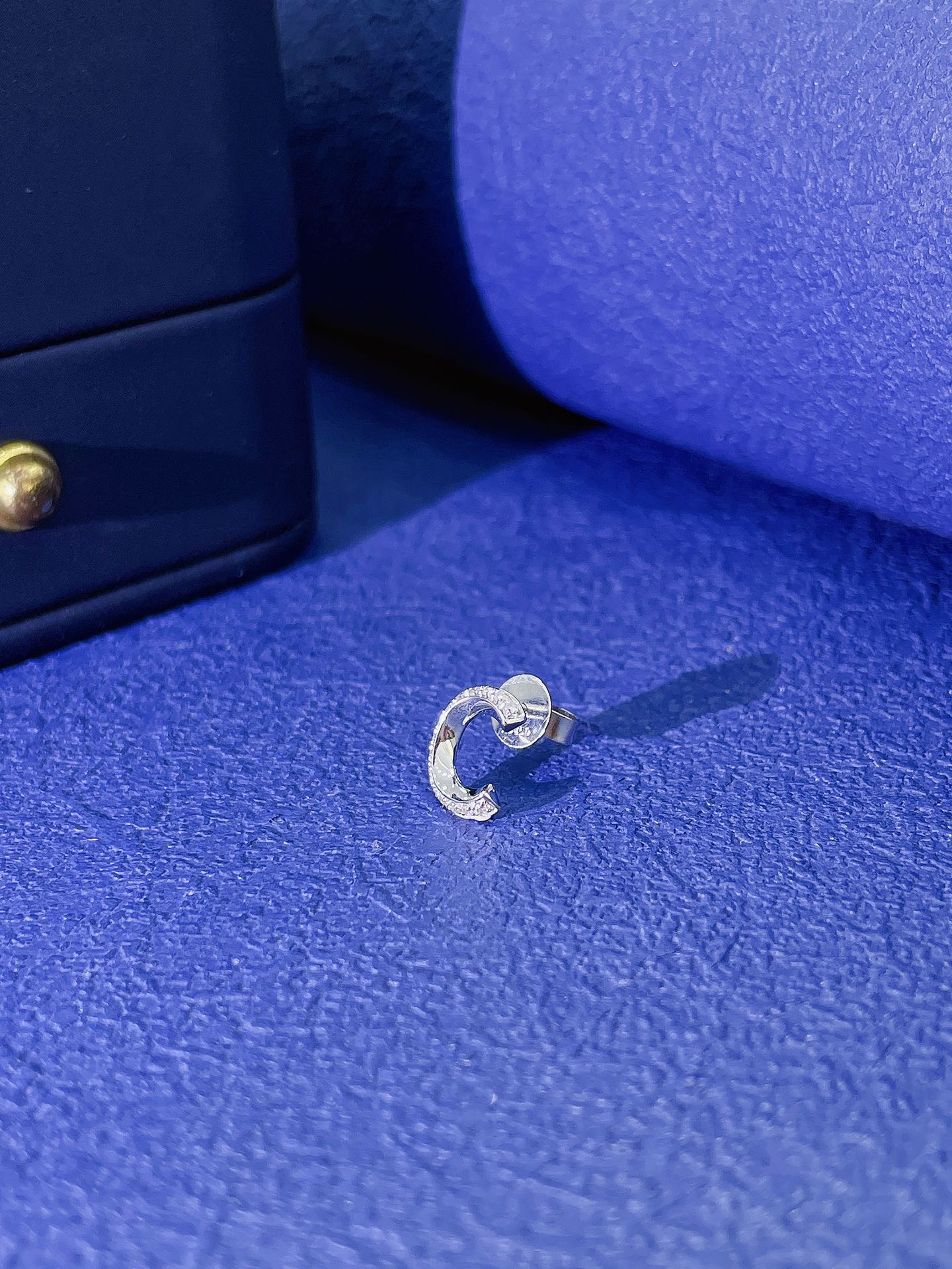 18K Gold Diamond C Shape Mini Earrings - Elegant Jewelry Piece - Jeweler.Jewelry