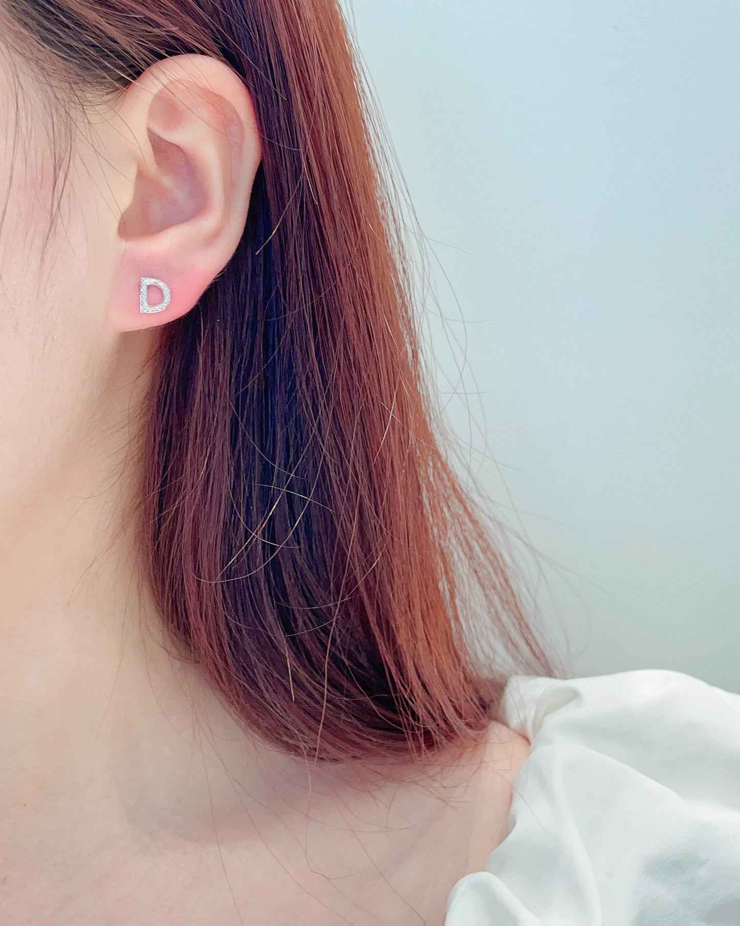 18K Gold Diamond D-Shape Small Earrings - Jeweler.Jewelry