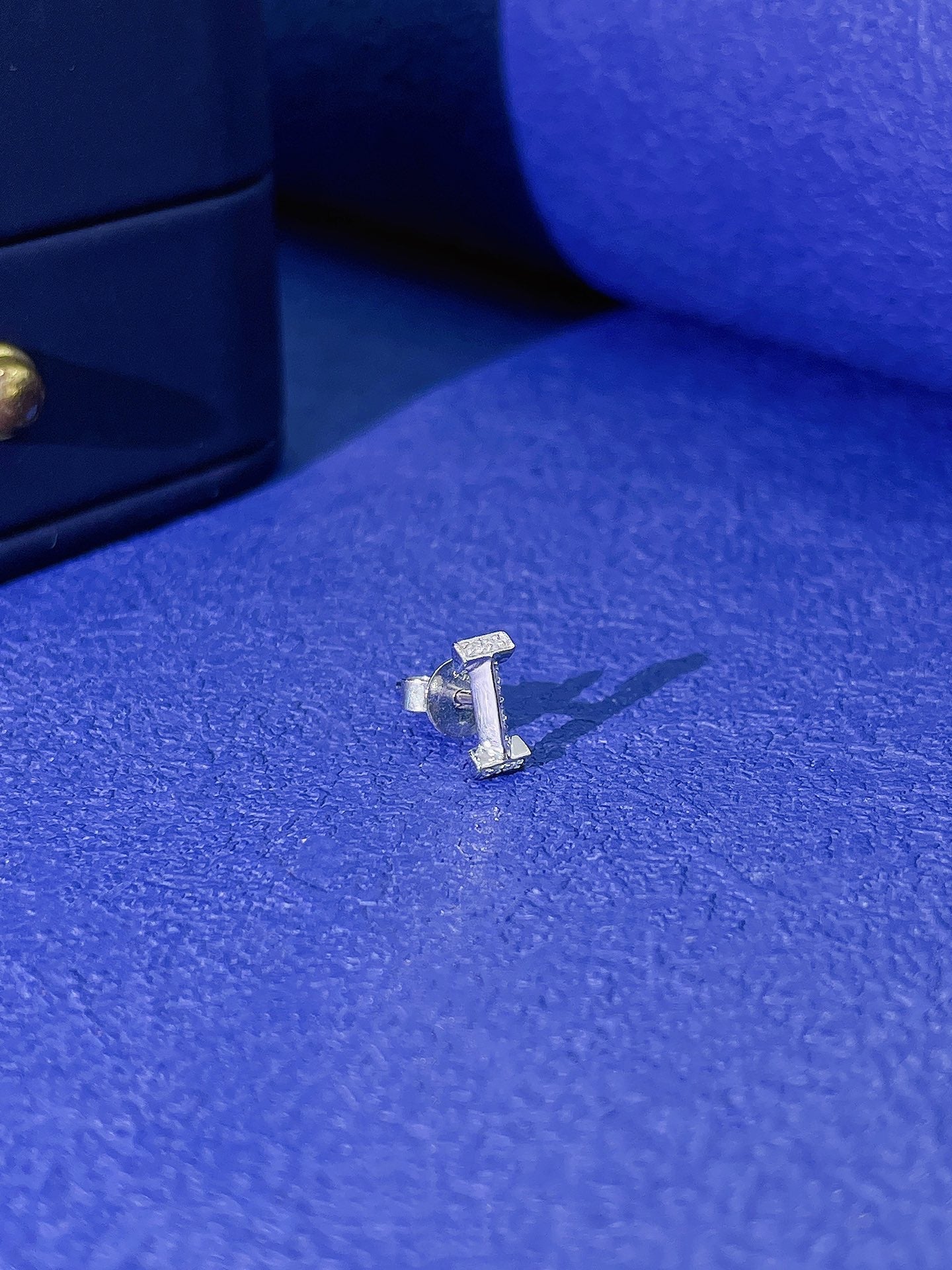 18K Gold Diamond I-Shape Stud Earrings - Jeweler.Jewelry