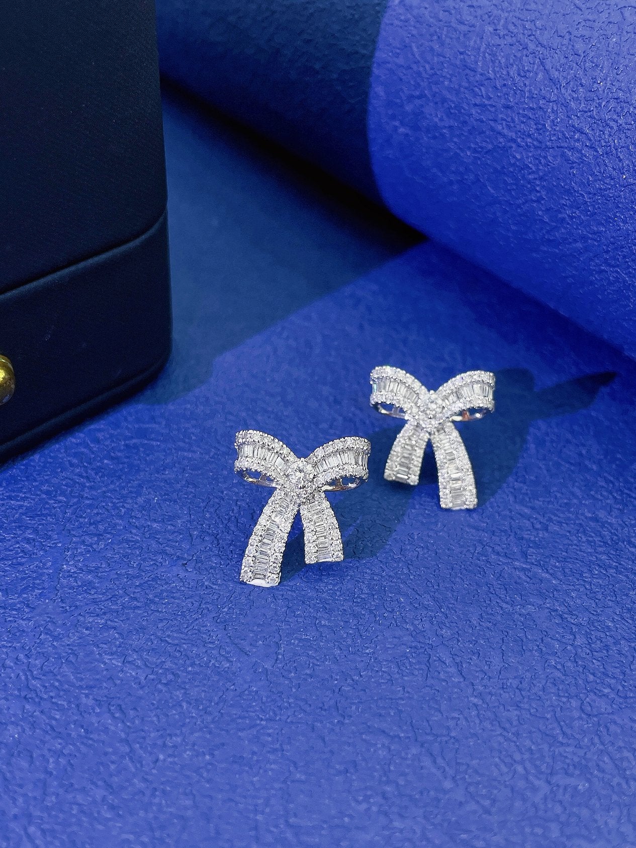 18K Gold Round Ladder Bowknot Earrings with Diamonds - Jeweler.Jewelry