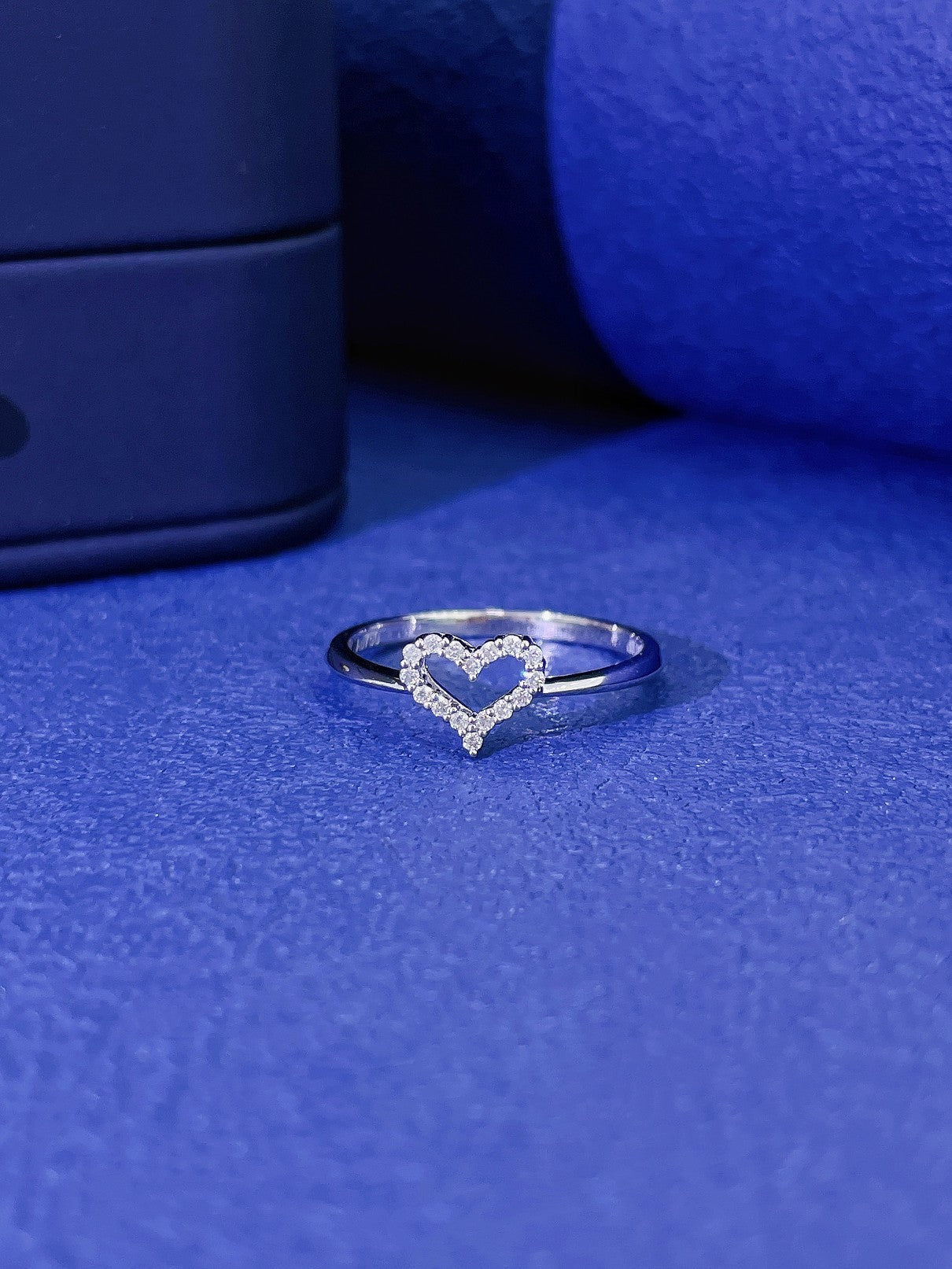 18K Heart-shaped Diamond Ring - Exquisite Jewelry Collection - White Diamond Ring