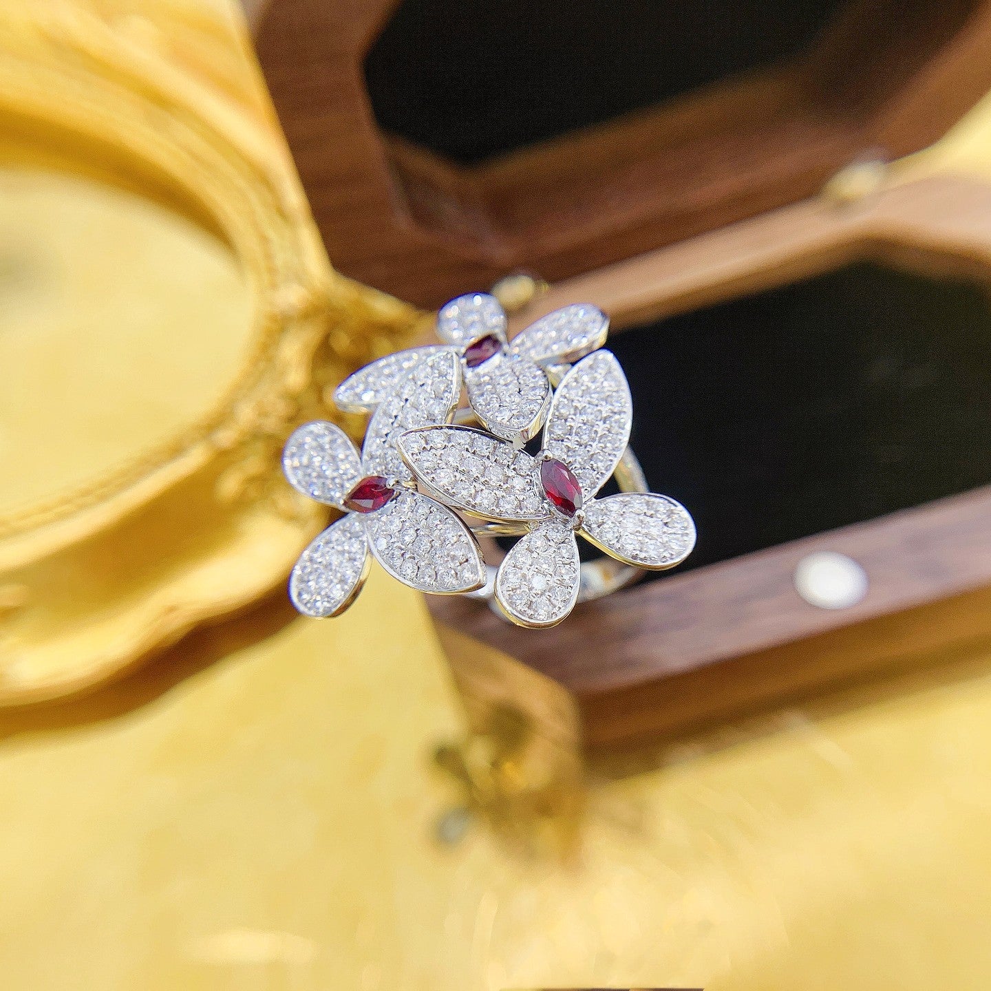 18K Red Gold Horse Eye and Three-Flower Ring | Luxury Jewelry - Red Treasure Ring