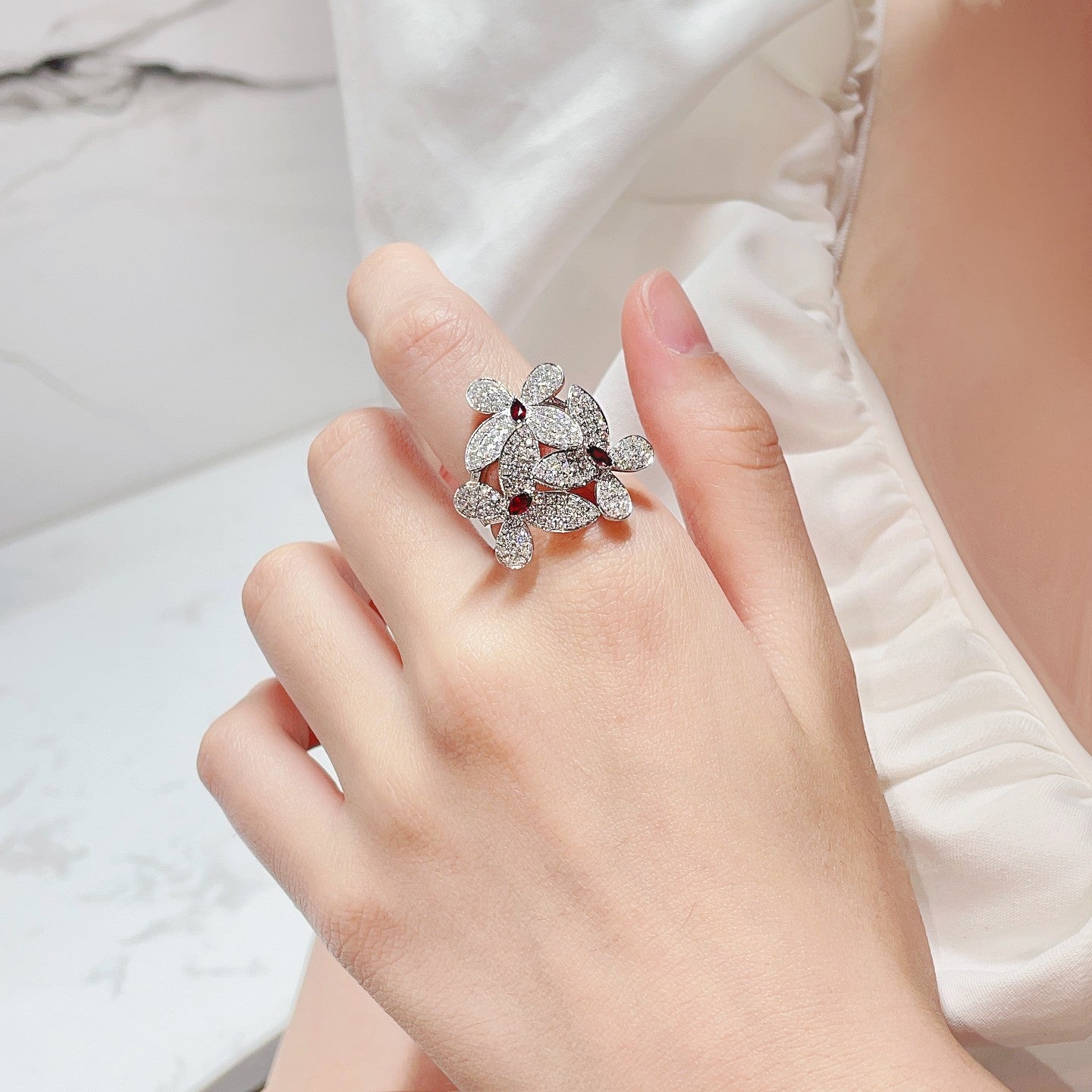 18K Red Gold Horse Eye and Three-Flower Ring | Luxury Jewelry - Red Treasure Ring