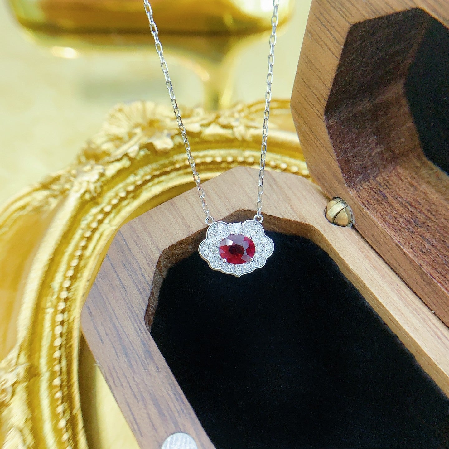 18K Ruby如意Jewelry Necklace with Intricate Design - Red Treasure Necklace