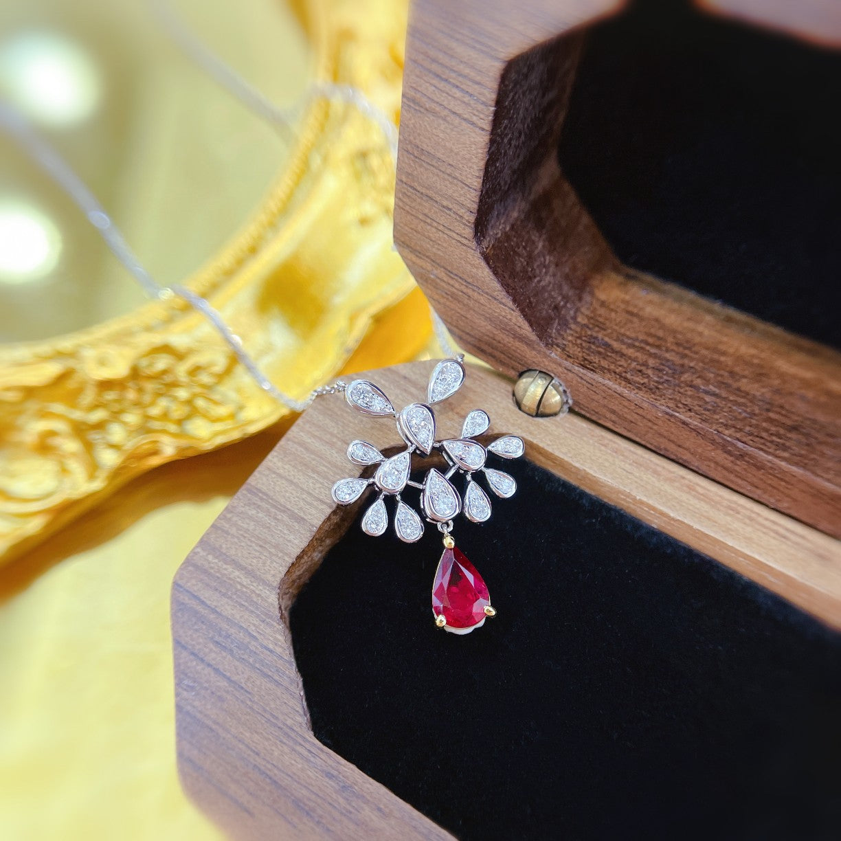 18K Single Ruby Drop-Shaped Peacock Pendant Jewelry - Red Treasure Necklace