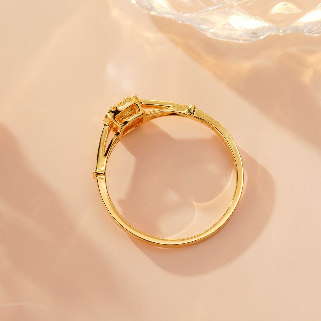 18K Yellow Gold Diamond Cushion-Cut Ring - Luxurious Jewelry Piece - Yellow Diamond Ring