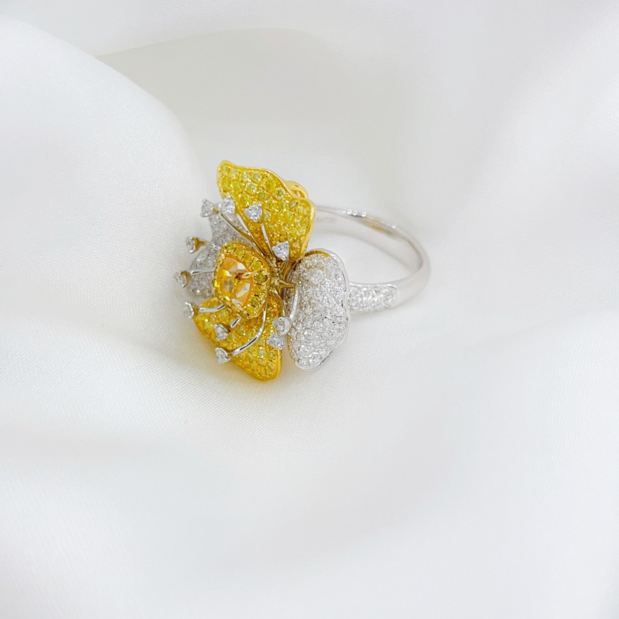 18K Yellow Gold Diamond Cushion-Cut Split-Color Four-Petal Flower Dual-Wear Jewelry - Yellow Diamond Ring