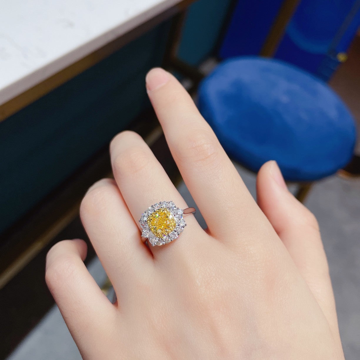 18K Yellow Gold Diamond Cushion-Cut Straight Arm Ring with AGL Certificate | Premium Jewelry - Yellow Diamond Ring