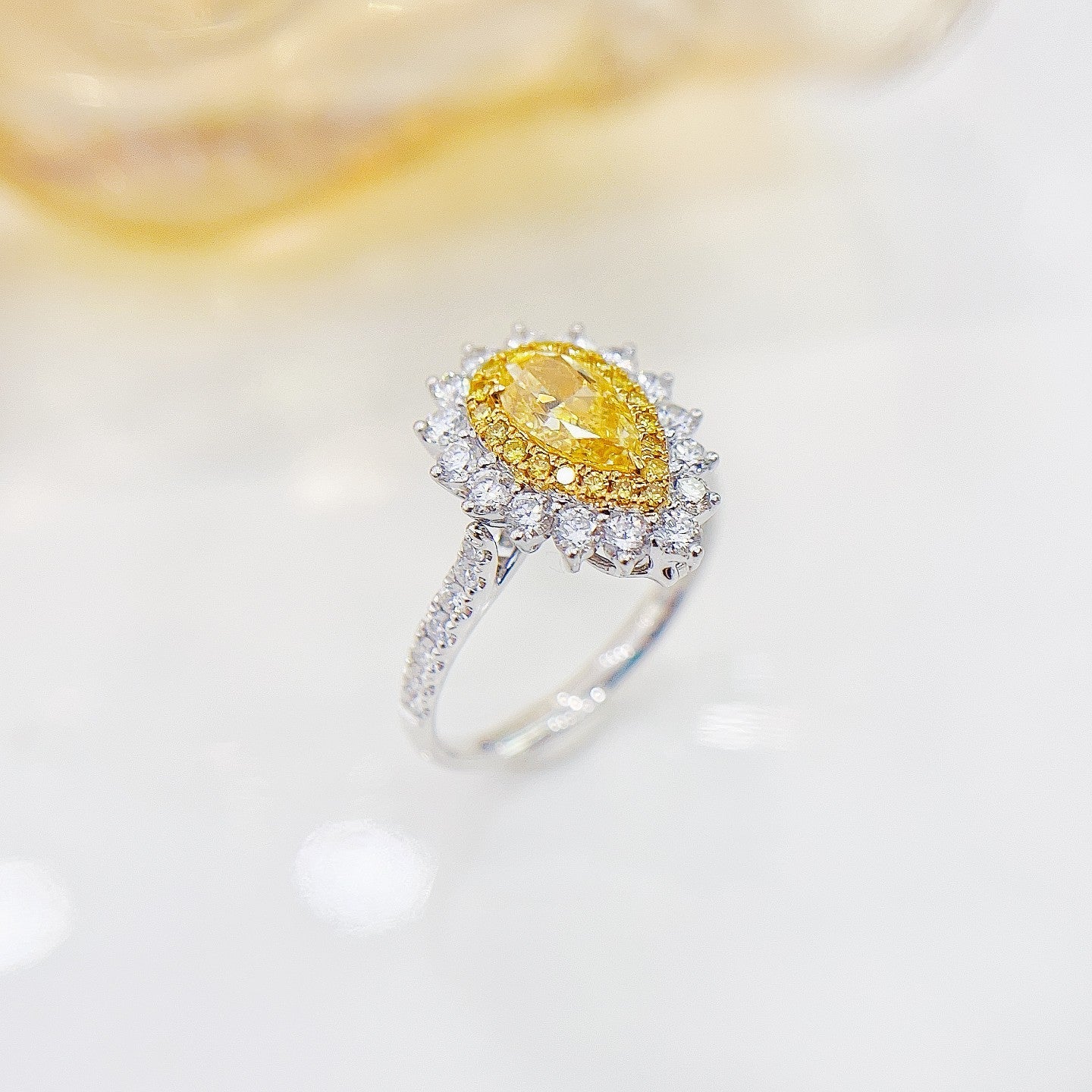 18K Yellow Gold Diamond Drop Pendant with Detachable Design - Exquisite Jewelry - Yellow Diamond Ring