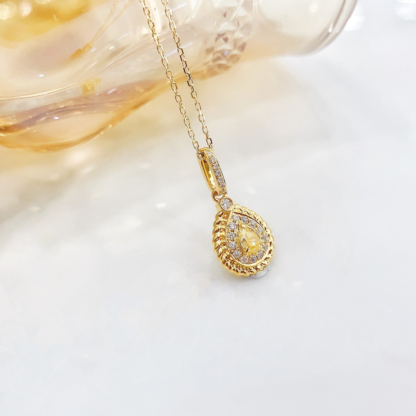 18K Yellow Gold Diamond Drop Pendant with Lace Edge Design - Exquisite Jewelry - Yellow Diamond Necklace
