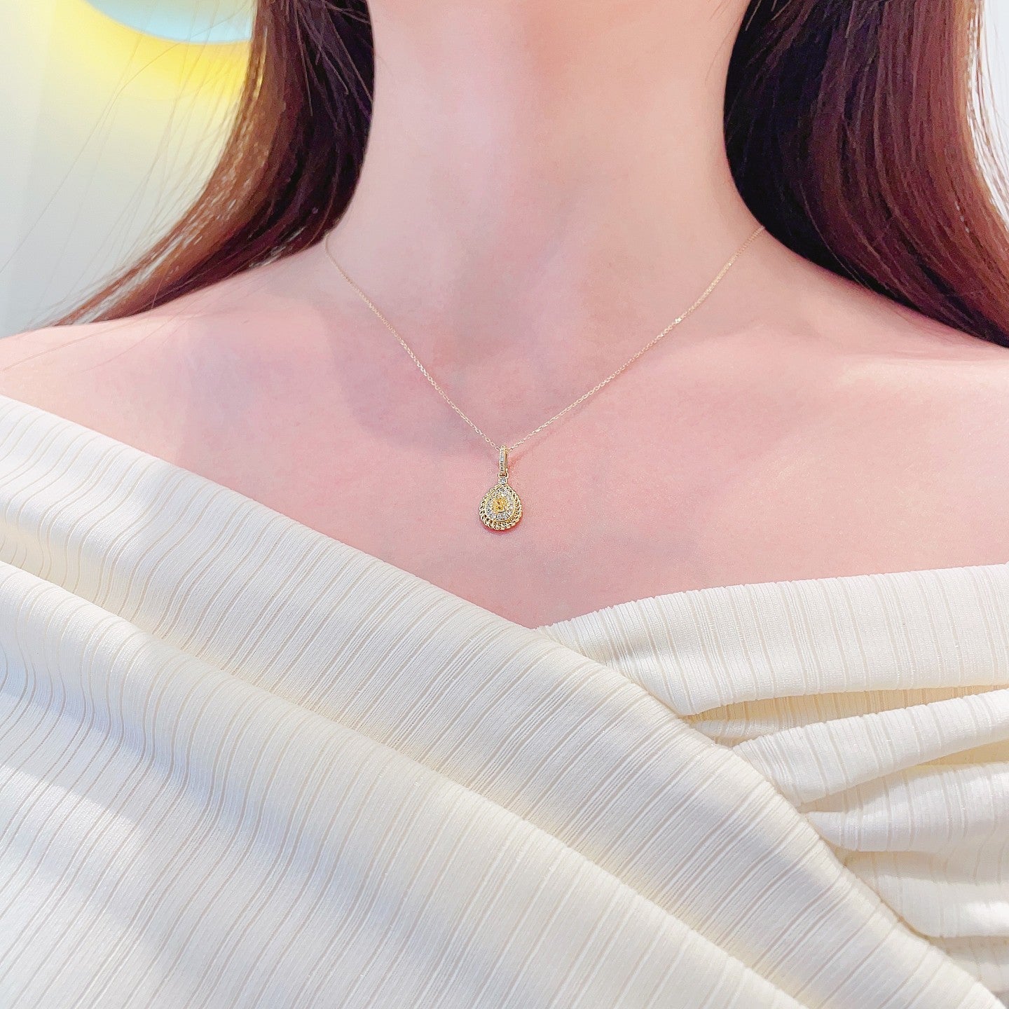 18K Yellow Gold Diamond Drop Pendant with Lace Edge Design - Exquisite Jewelry - Yellow Diamond Necklace