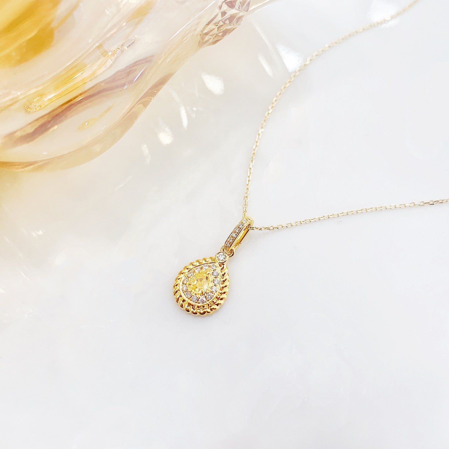18K Yellow Gold Diamond Drop Pendant with Lace Edge Design - Exquisite Jewelry - Yellow Diamond Necklace