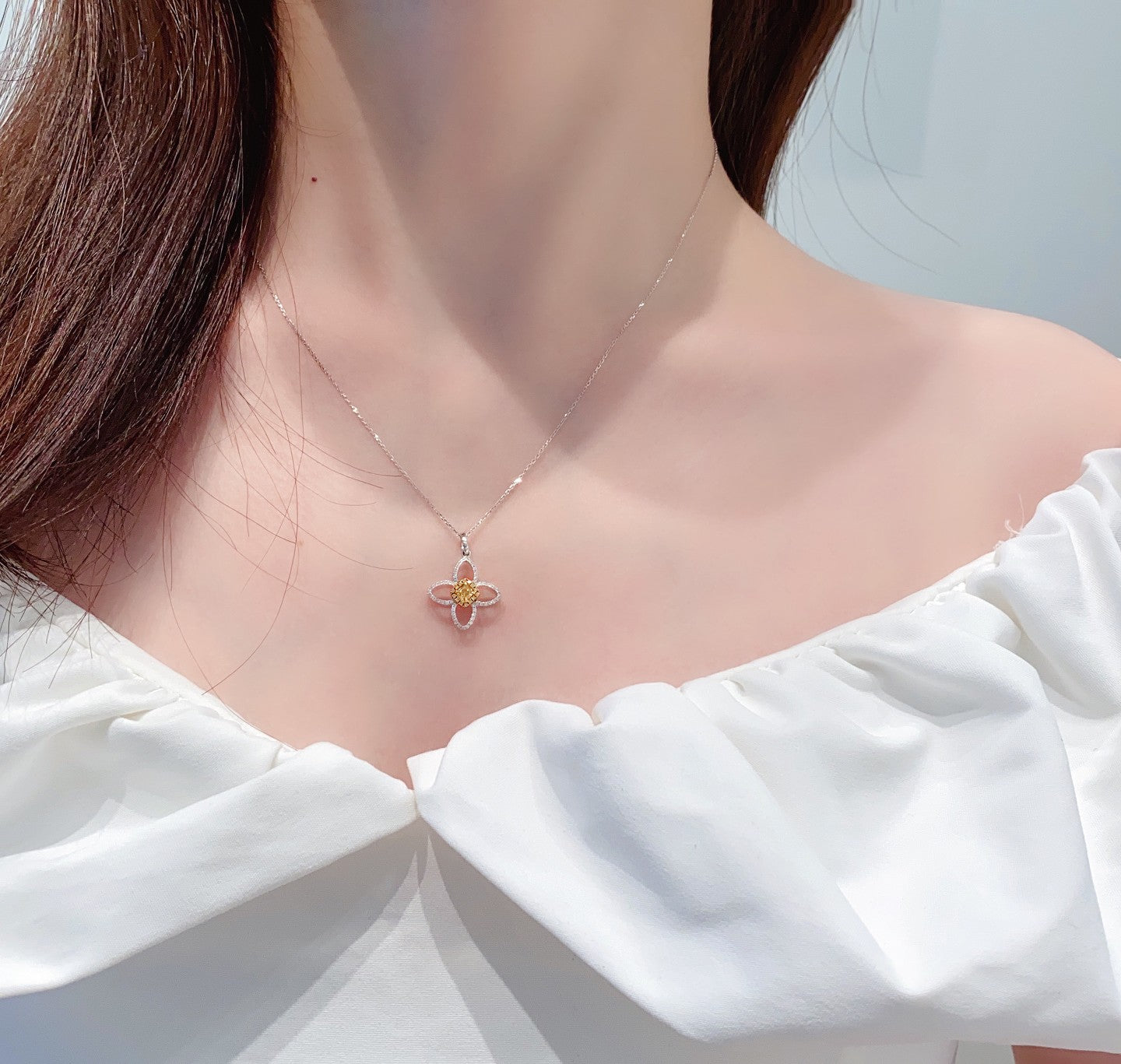 18K Yellow Gold Diamond Four-Petal Flower Necklace - Exquisite Jewelry - Yellow Diamond Necklace