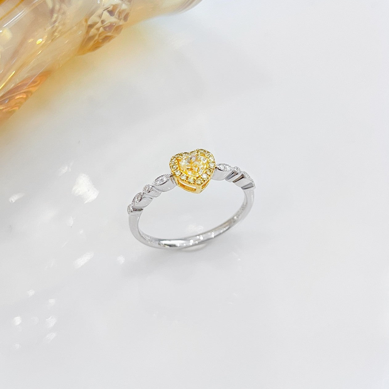 18K Yellow Gold Diamond Heart-shaped Ring - A Refreshing Jewelry Choice - Yellow Diamond Ring
