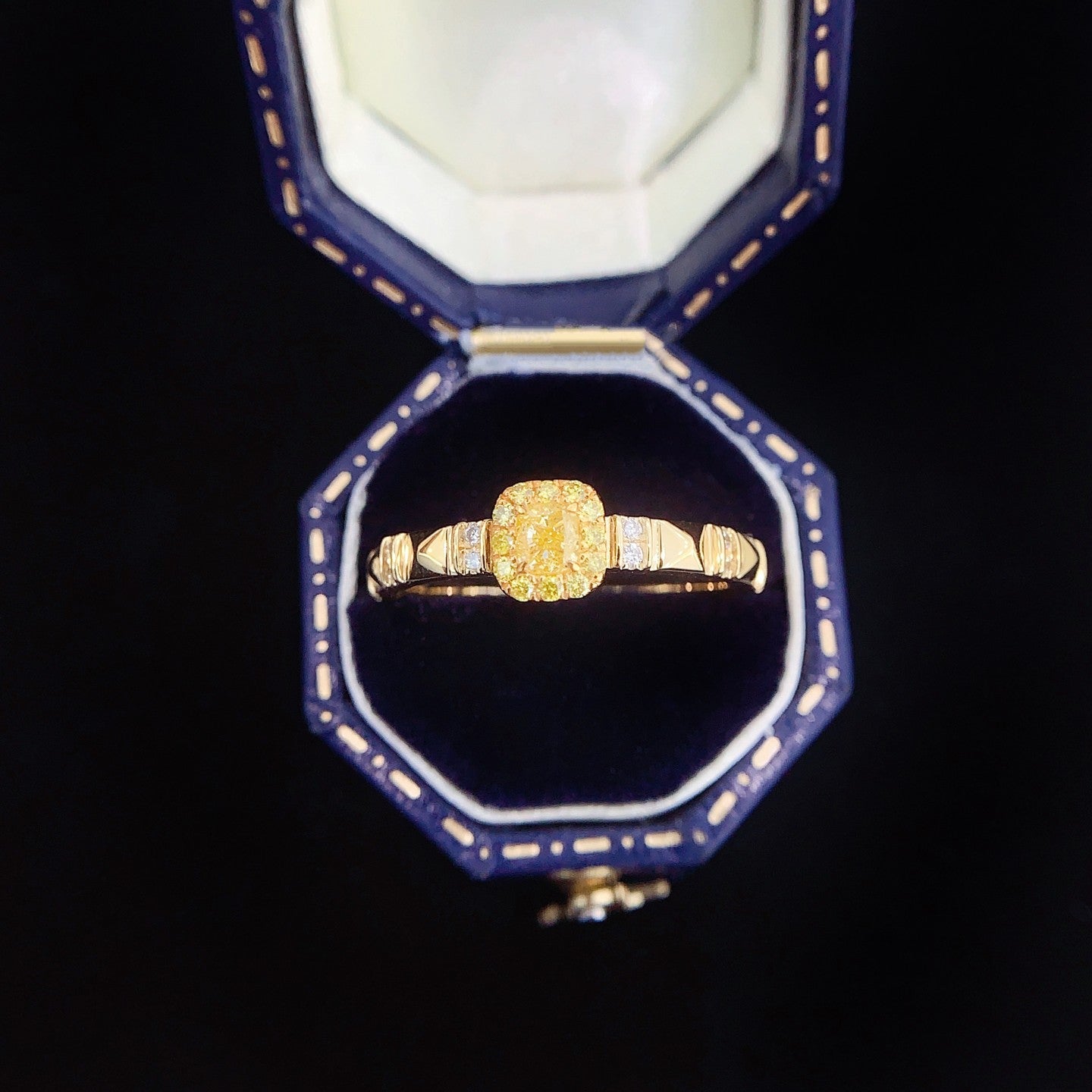 18K Yellow Gold Diamond Pillow-Shaped Rhinestone Arm Ring - Luxurious Jewelry - Yellow Diamond Ring