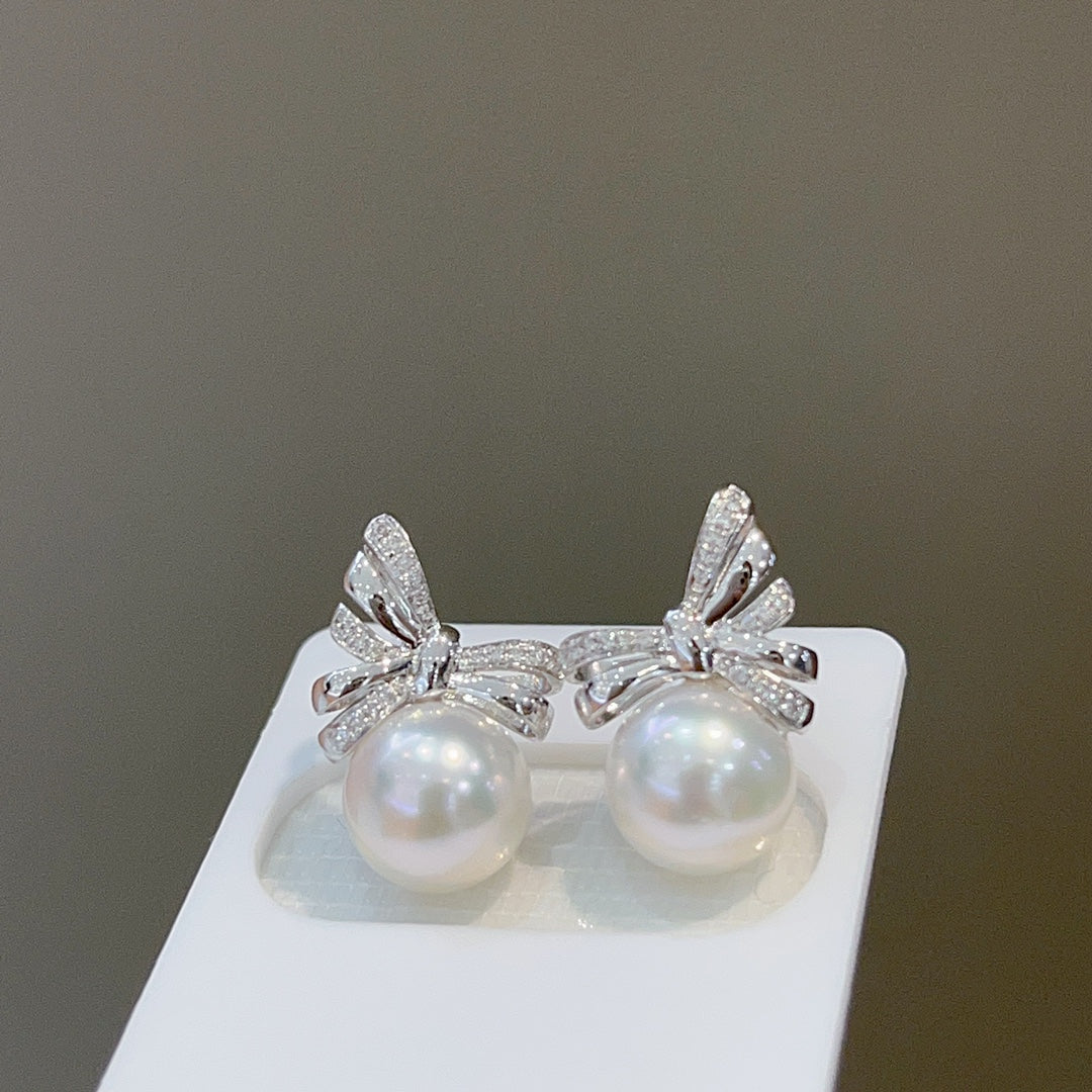 Luxuriöses Schmuckset aus 18 Karat Diamanten und 8–8,5 mm großen Akoya-Perlen