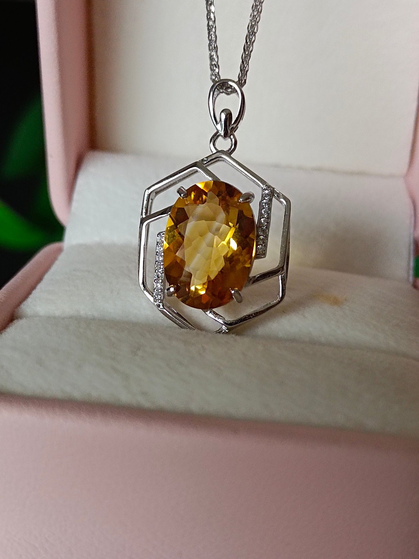Natural Yellow Crystal Pendant - Exquisite Jewelry for Elegance