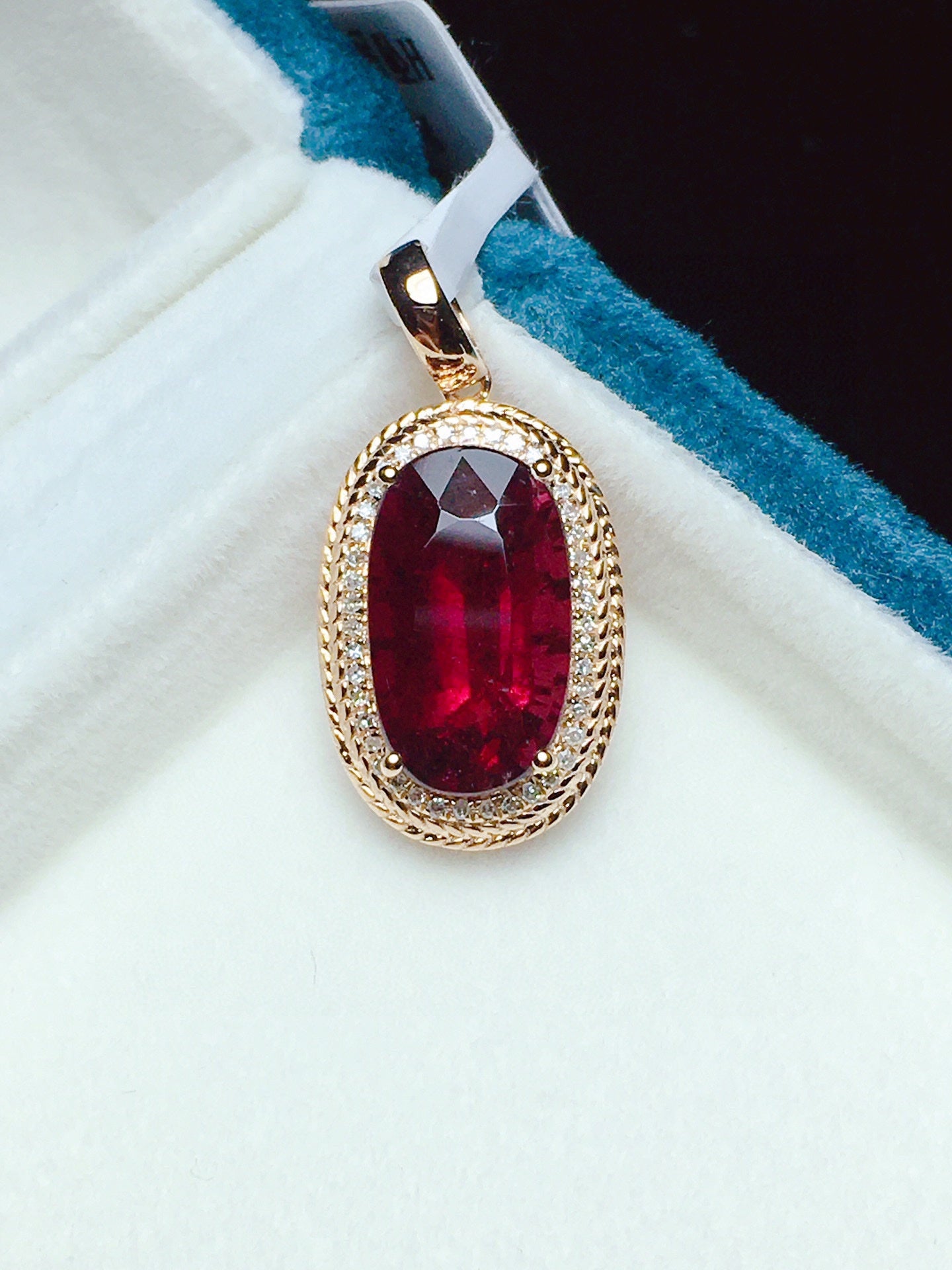 Natürlicher Turmalin-Anhängerschmuck mit 18-karätigem Gold und Diamanteinbettung