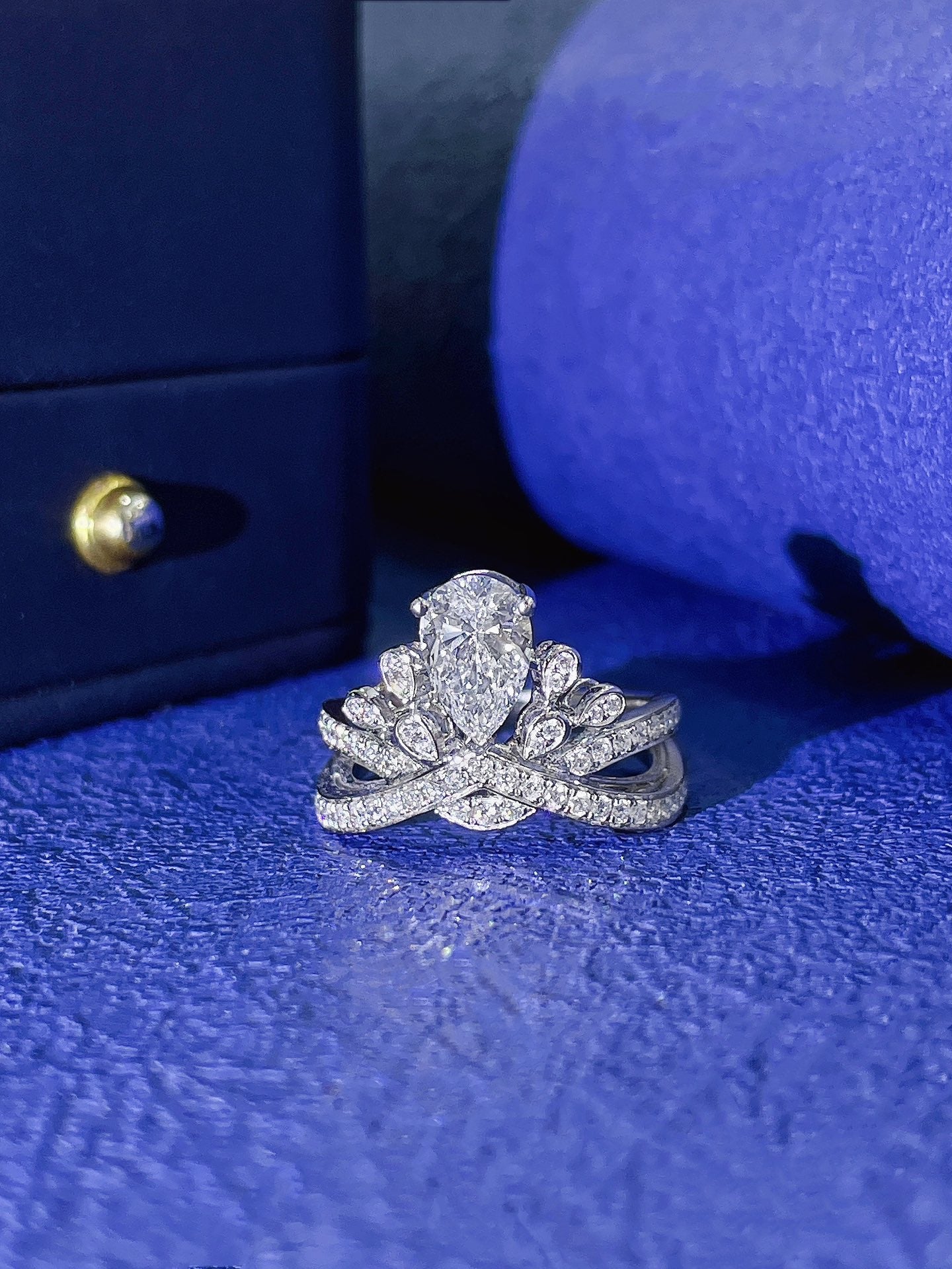 18K Cultured Pearl Crown Ring - et luksuriøst smykke
