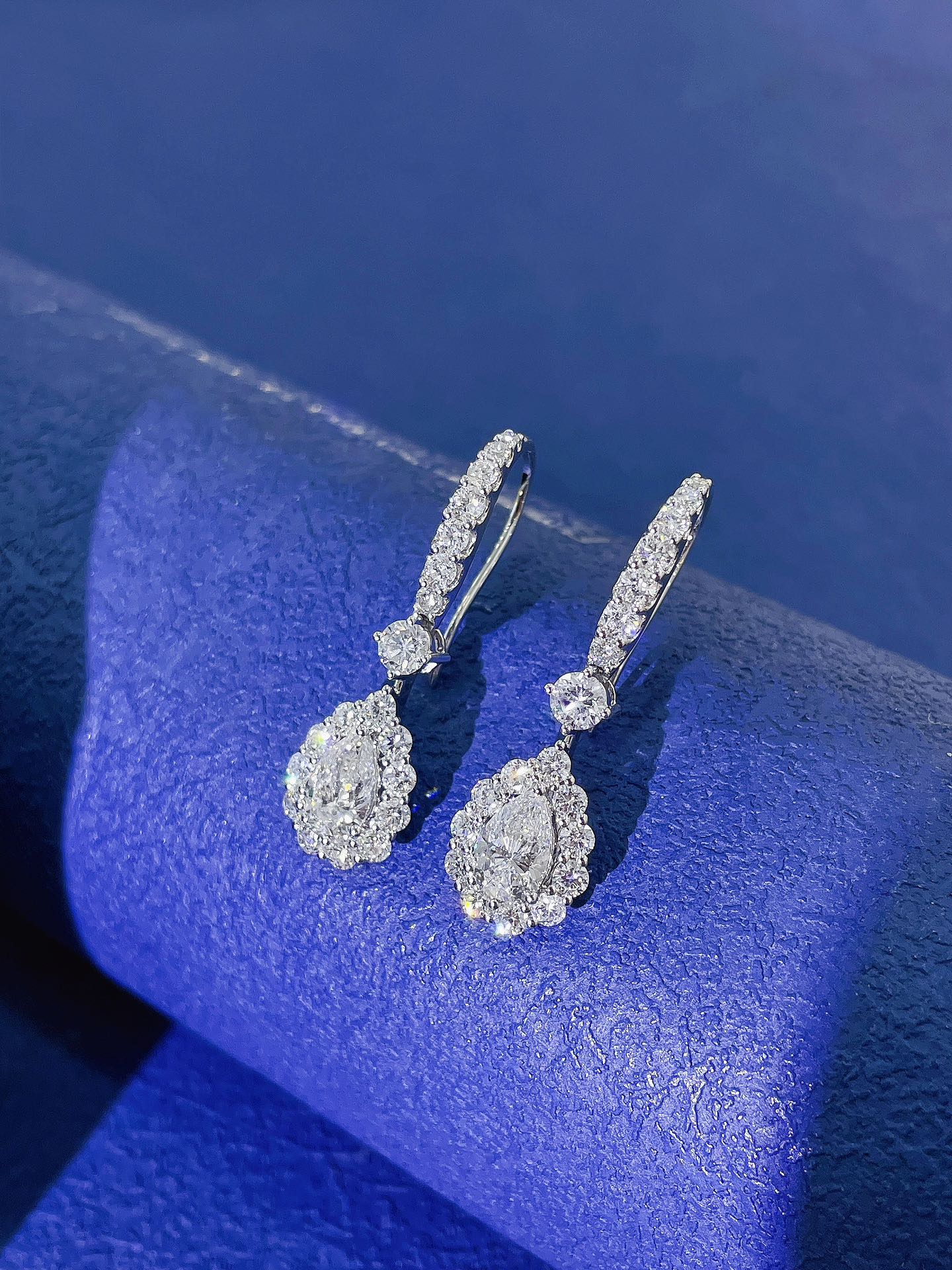 Boucles d'oreilles incrustées de diamants et de perles de culture 18 carats | Bijoux de luxe
