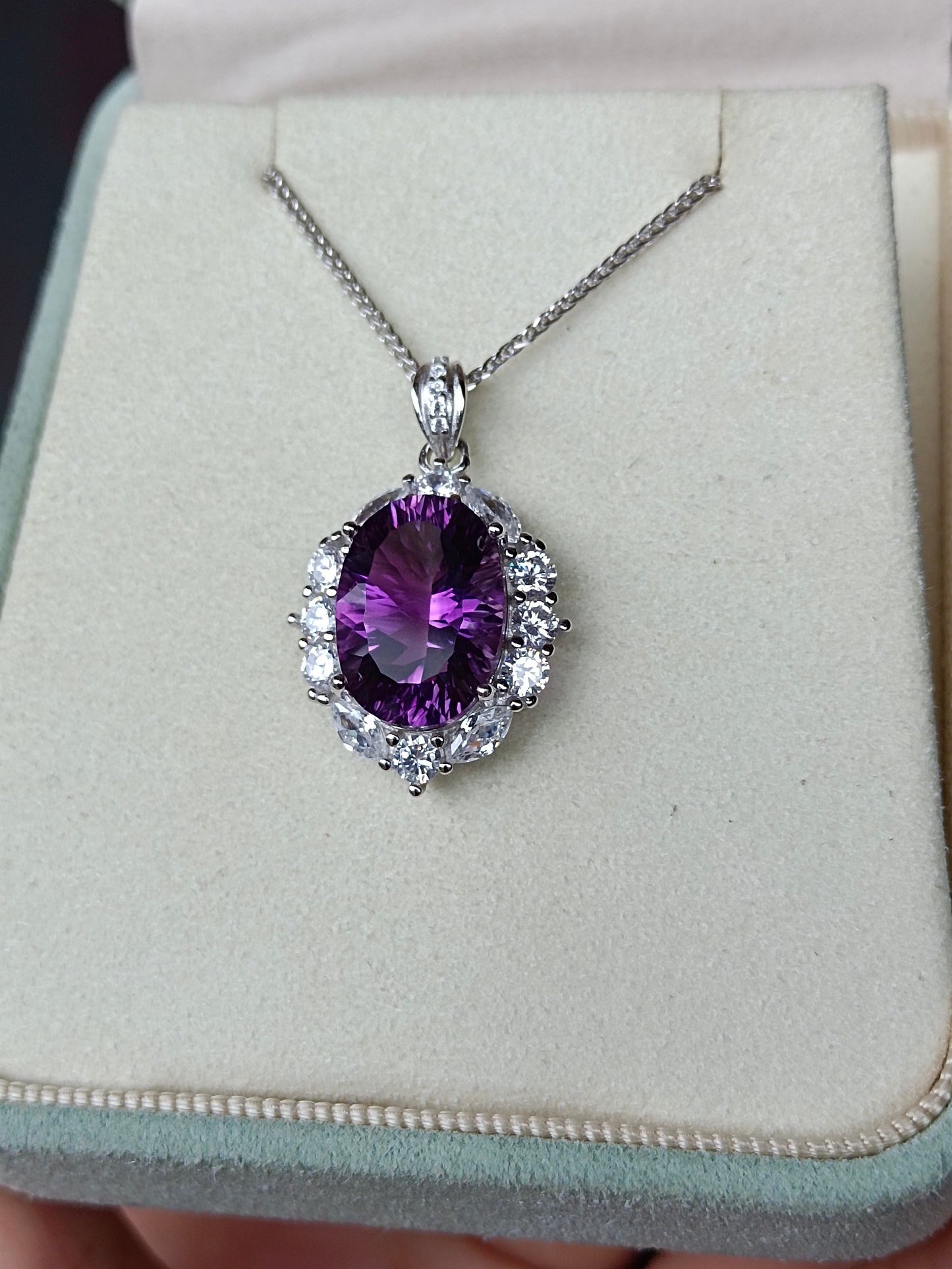 Luxurious Natural Amethyst Pendant Jewelry - A Dazzling Statement of Elegance