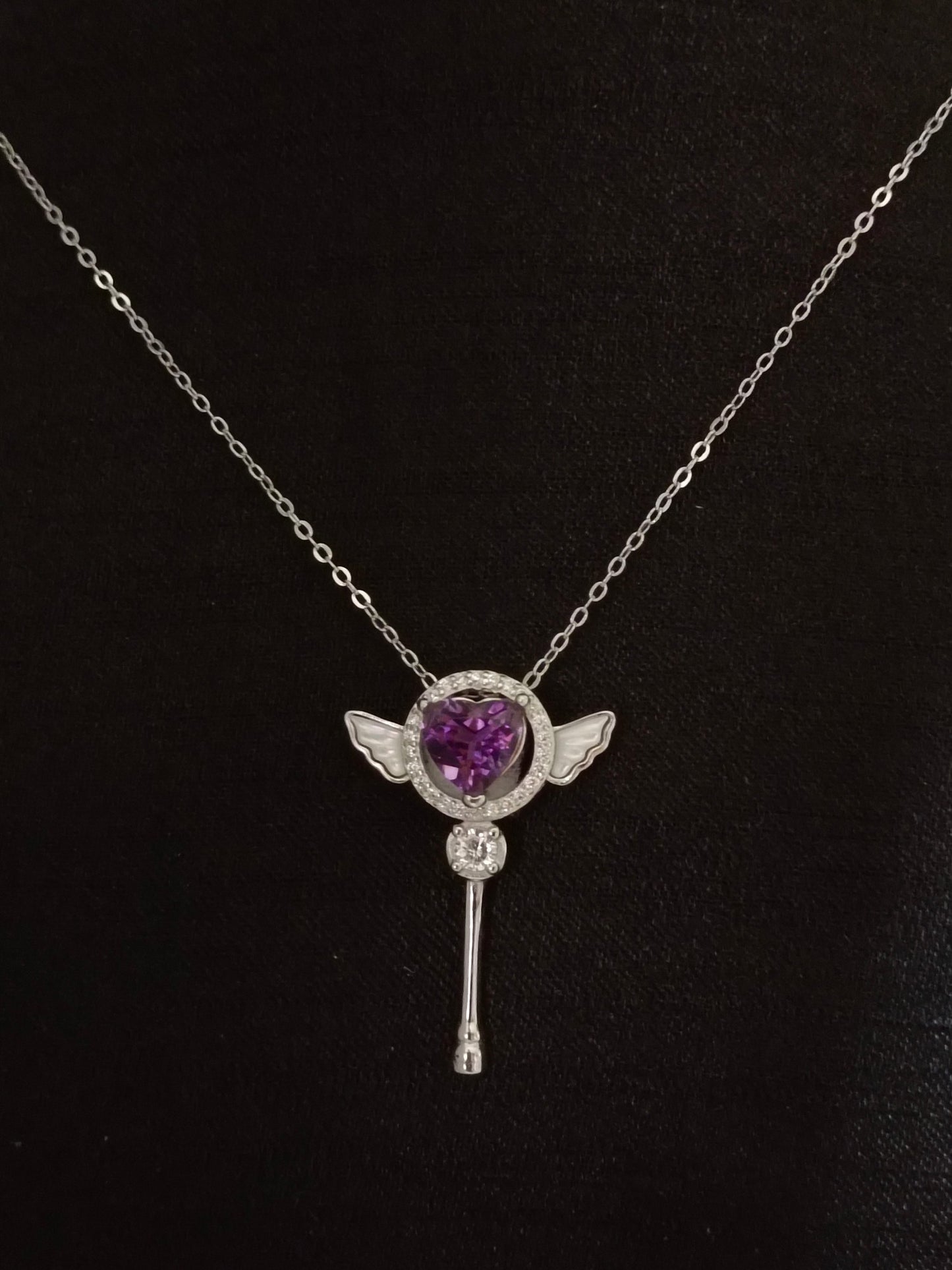Elegante og lunefulle naturlige lilla krystallhjertestavanhengssmykker