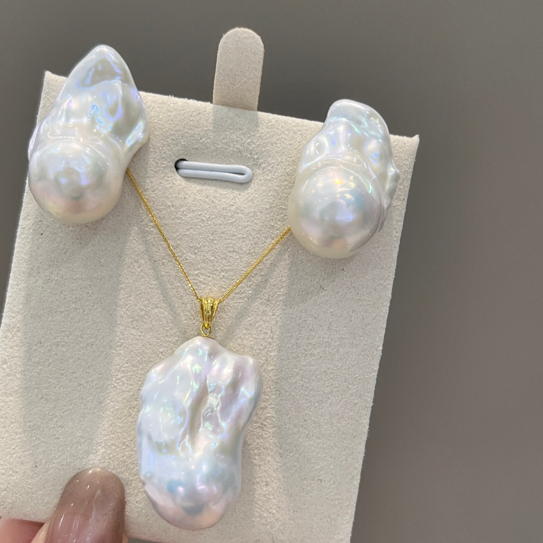 Luxueux ensemble de bijoux en or 18 carats et perles baroques d'eau douce