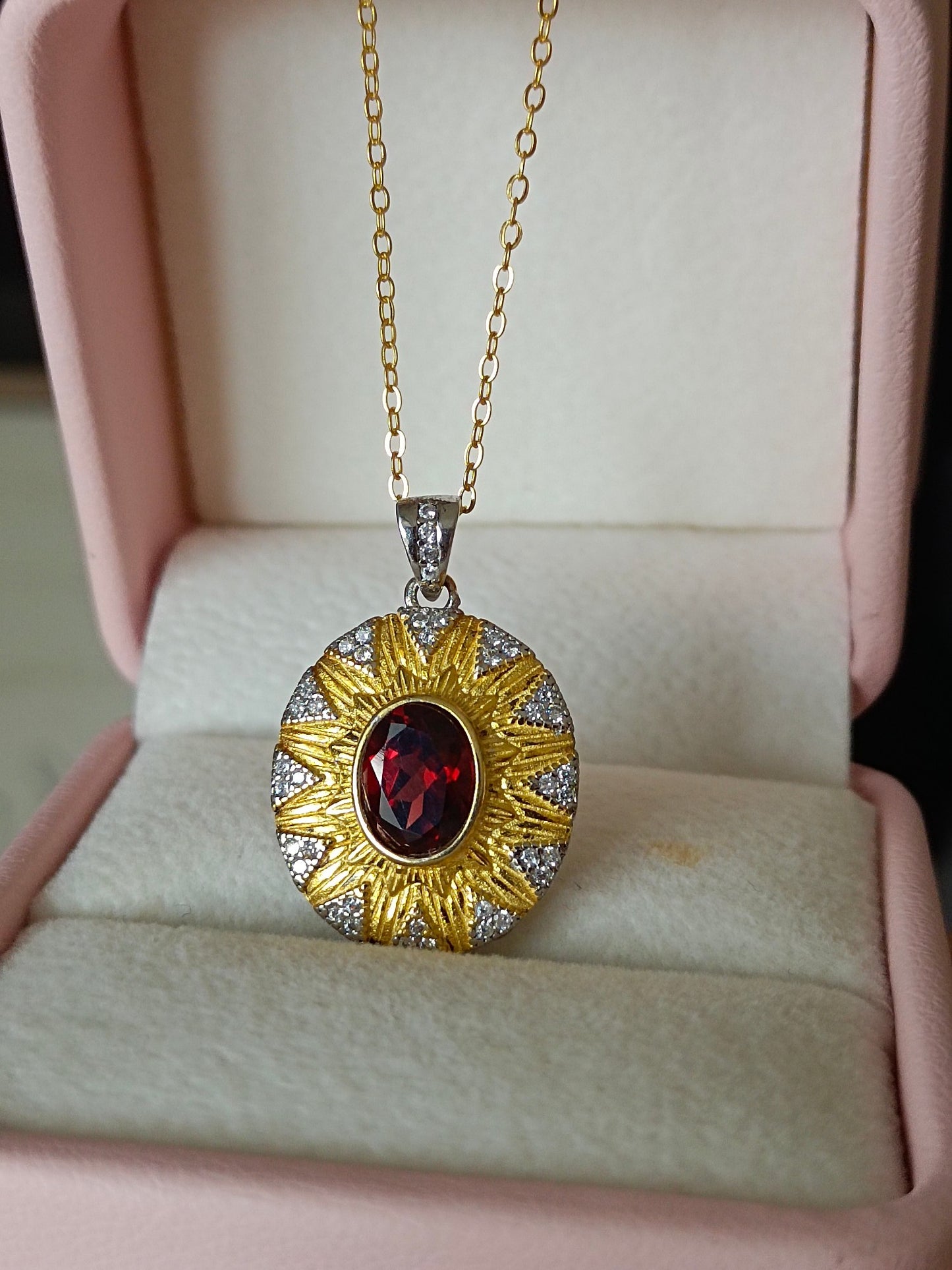 Bijoux élégants pendentif tournesol grenat intégré en argent S925