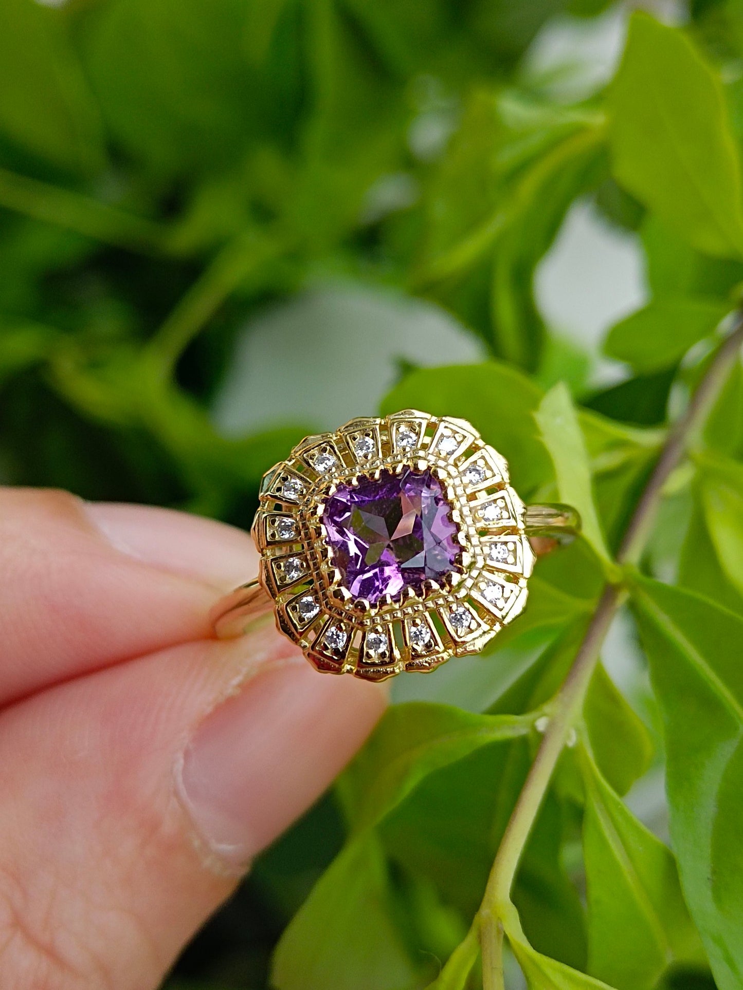 Bague en améthyste naturelle - Une affaire royale en joaillerie