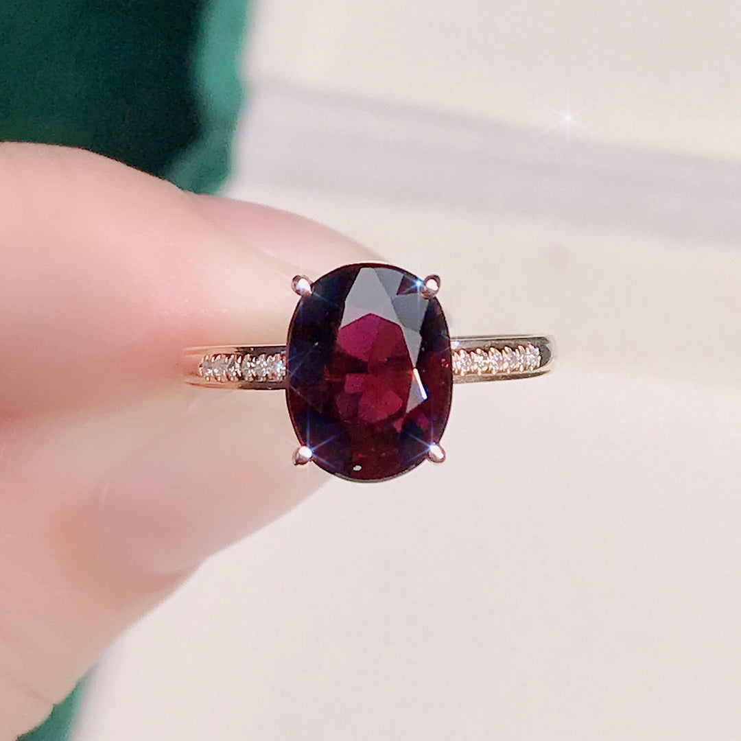 Elegante anillo Bixbite incrustado en oro de 18 quilates y diamantes: una joyería imprescindible
