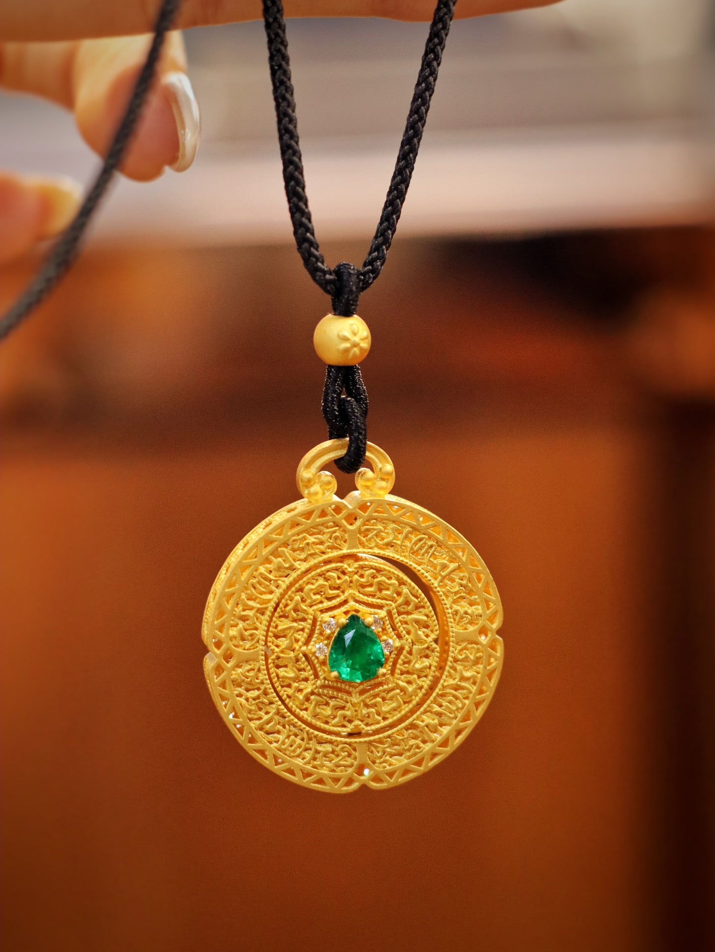 Este timpul să întoarcem averea ✨Binecuvântări înainte: pandantiv cu diamant smarald din aur de 24k