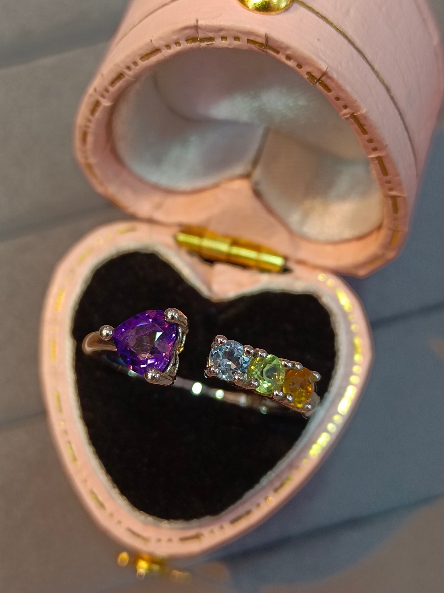 S925 Sterling Sølv Tungt håndverk Innebygd Ametyst Heart Multi-Gem Ring