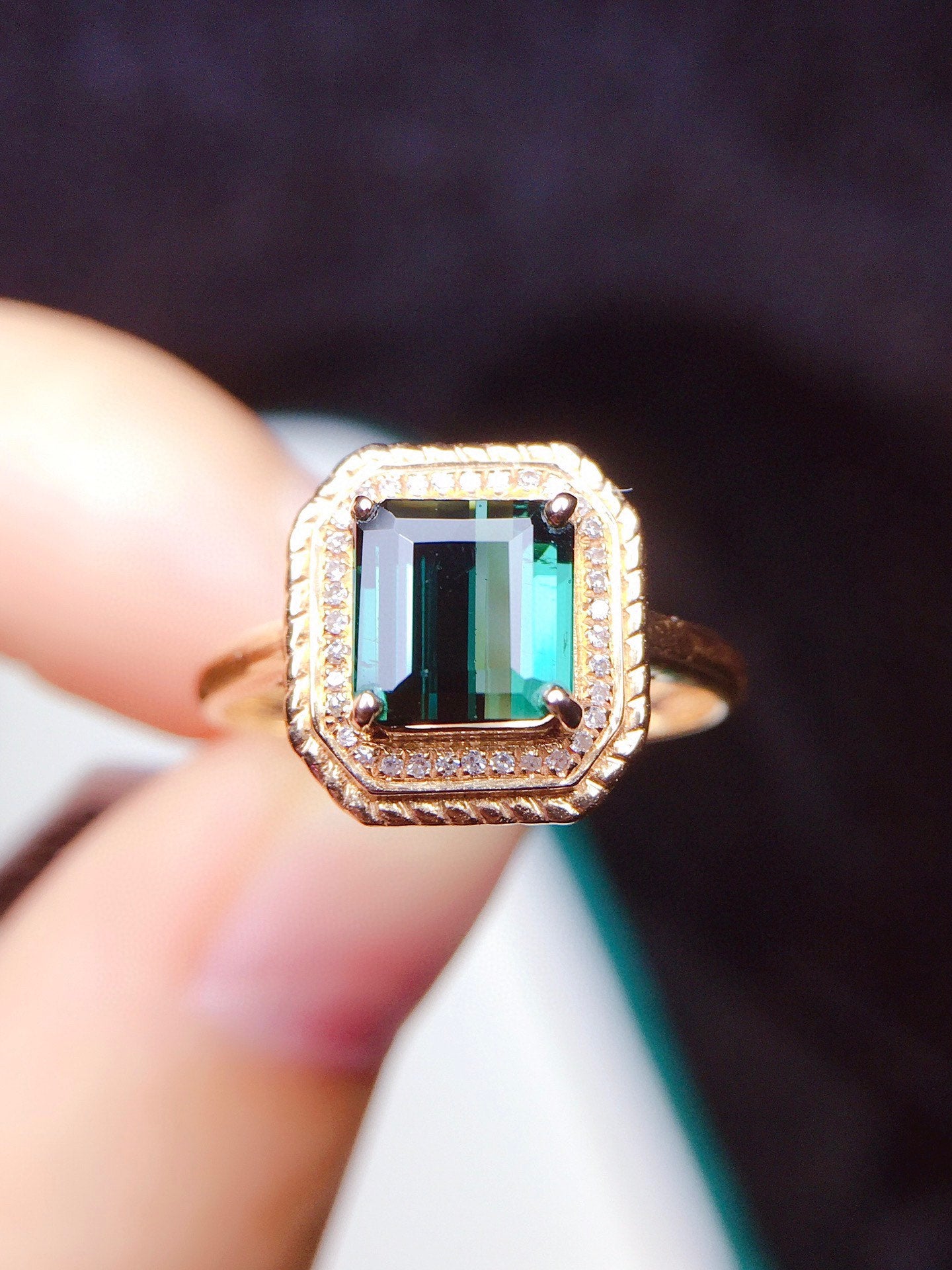 Anillo de Turmalina Natural - Exquisita Joyería de Oro y Diamantes de 18k