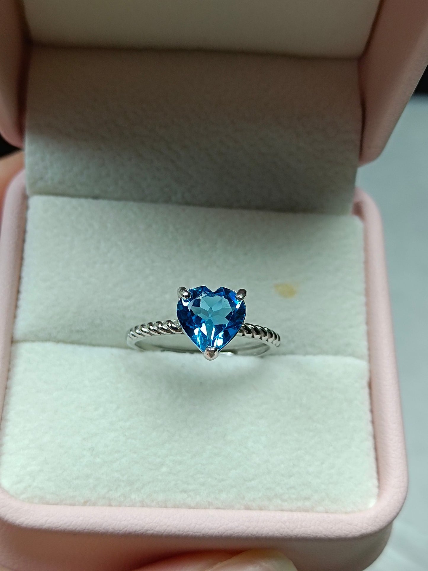 Mystic Blue Topaz Heart Ring - Premium Swiss Quality smykker