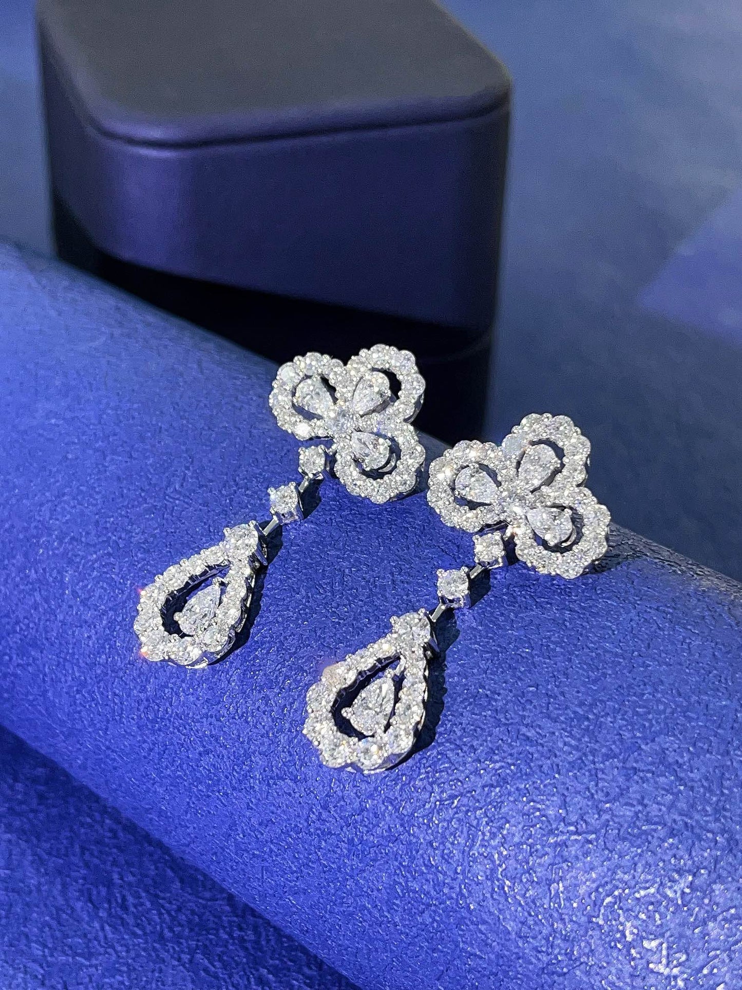 Cercei cu perle de cultură și diamante de 18K - Bijuterii inspirate de Harry Winston