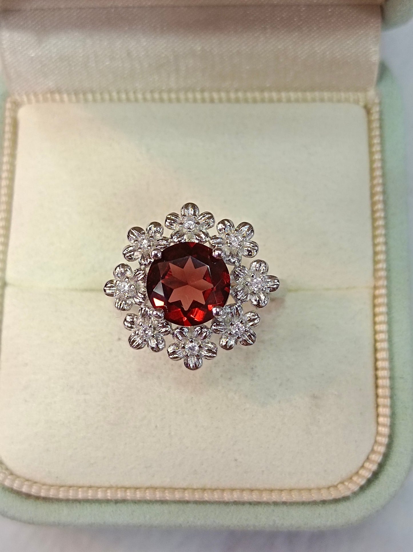 Anello in argento S925 con fiori ricchi di granato squisito - Gioielleria raffinata