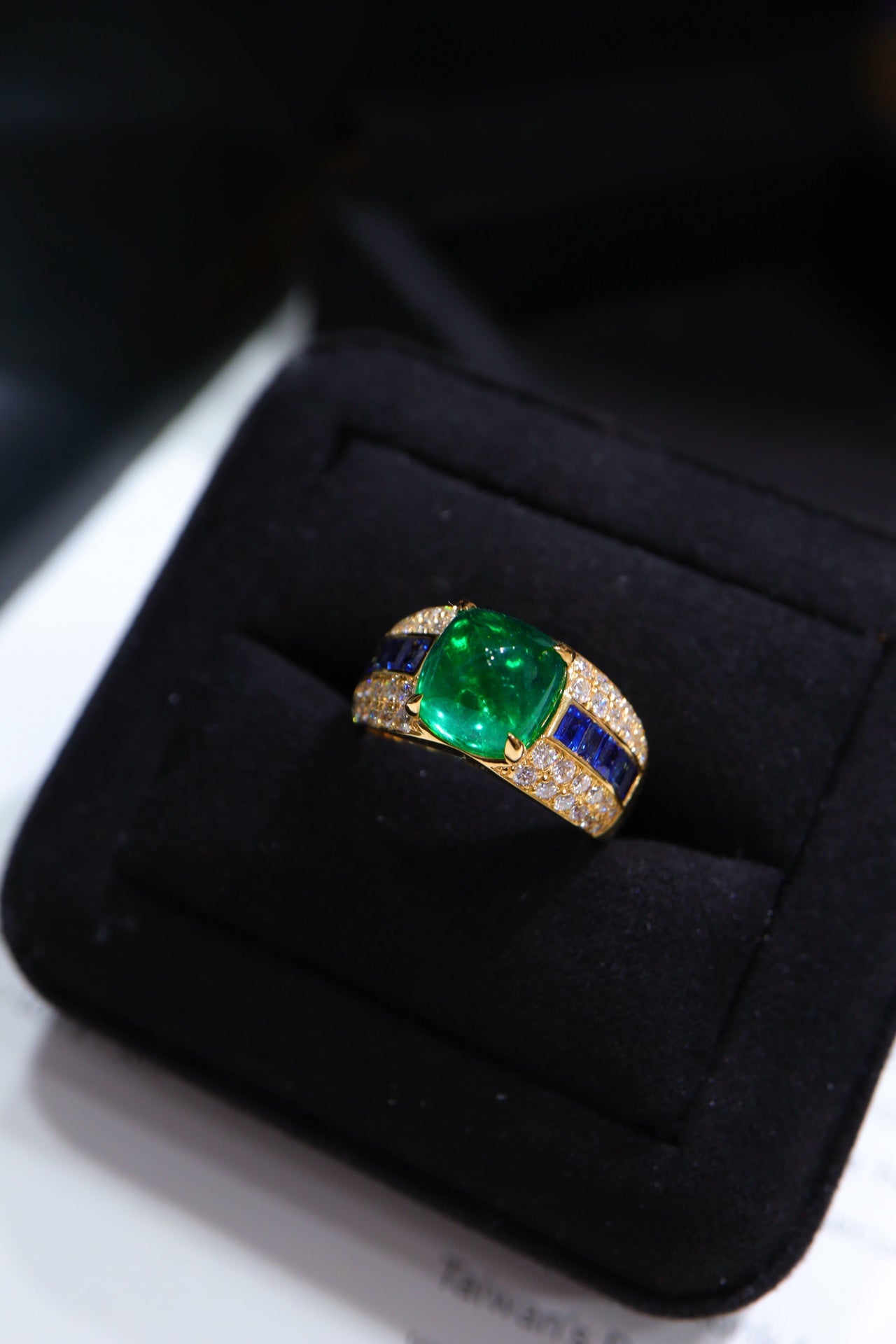 Artdeco Heavy Craftsmanship Zambian Sugarloaf Smarald Inel 4.02ct - Bijuterii premium