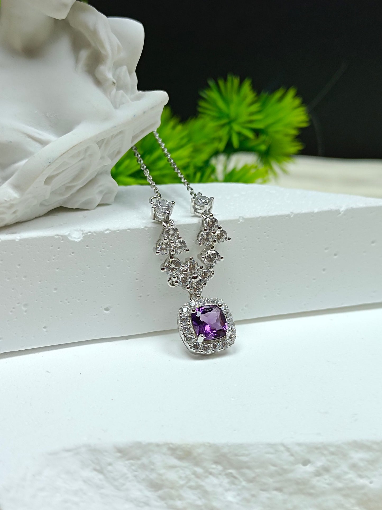Elegant S925 sterlingsølv lilla ametyst firkantet anheng halskjede med 18K gull håndverk