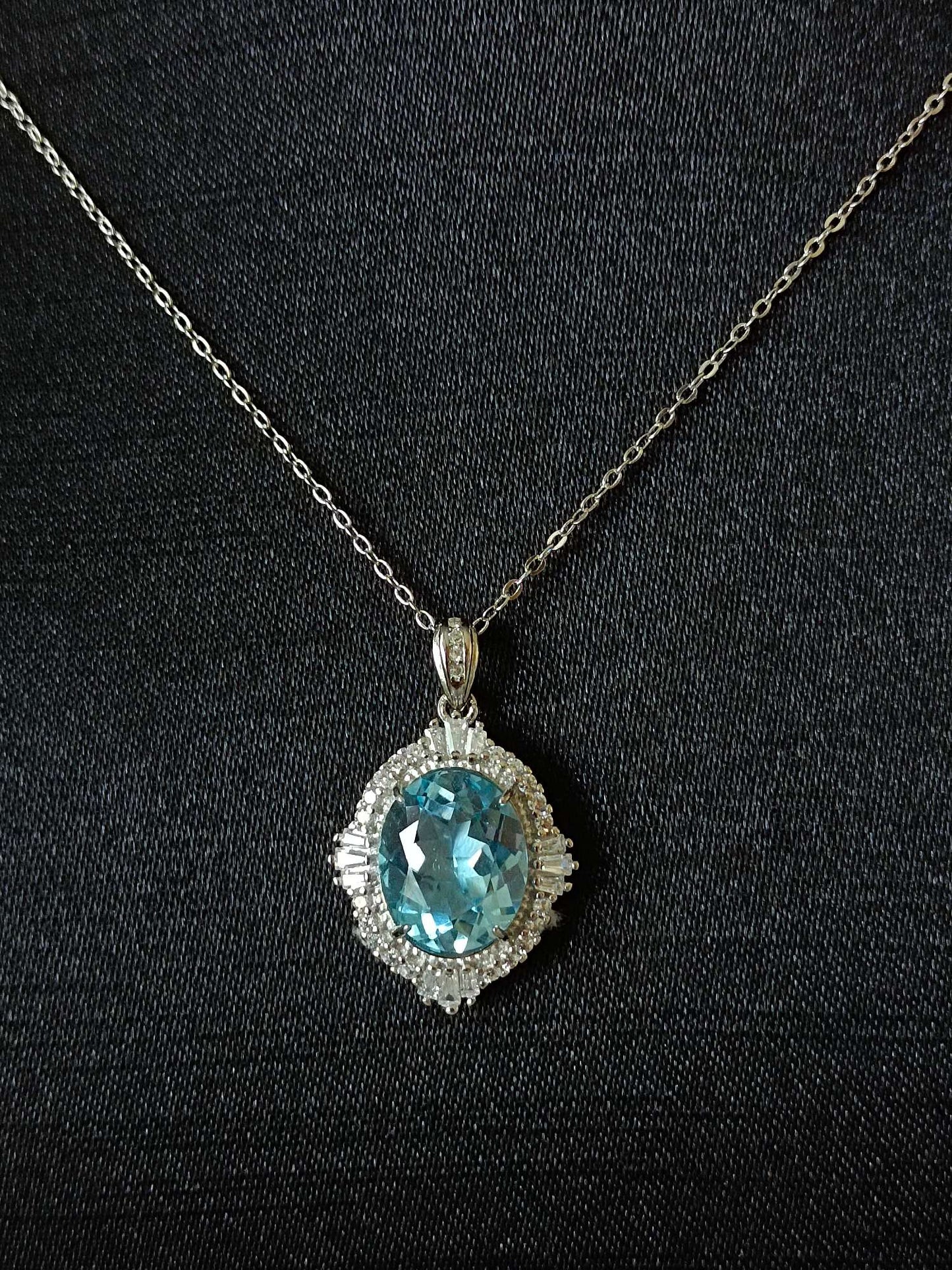 Exquisite Natural Topaz Pendant Jewelry