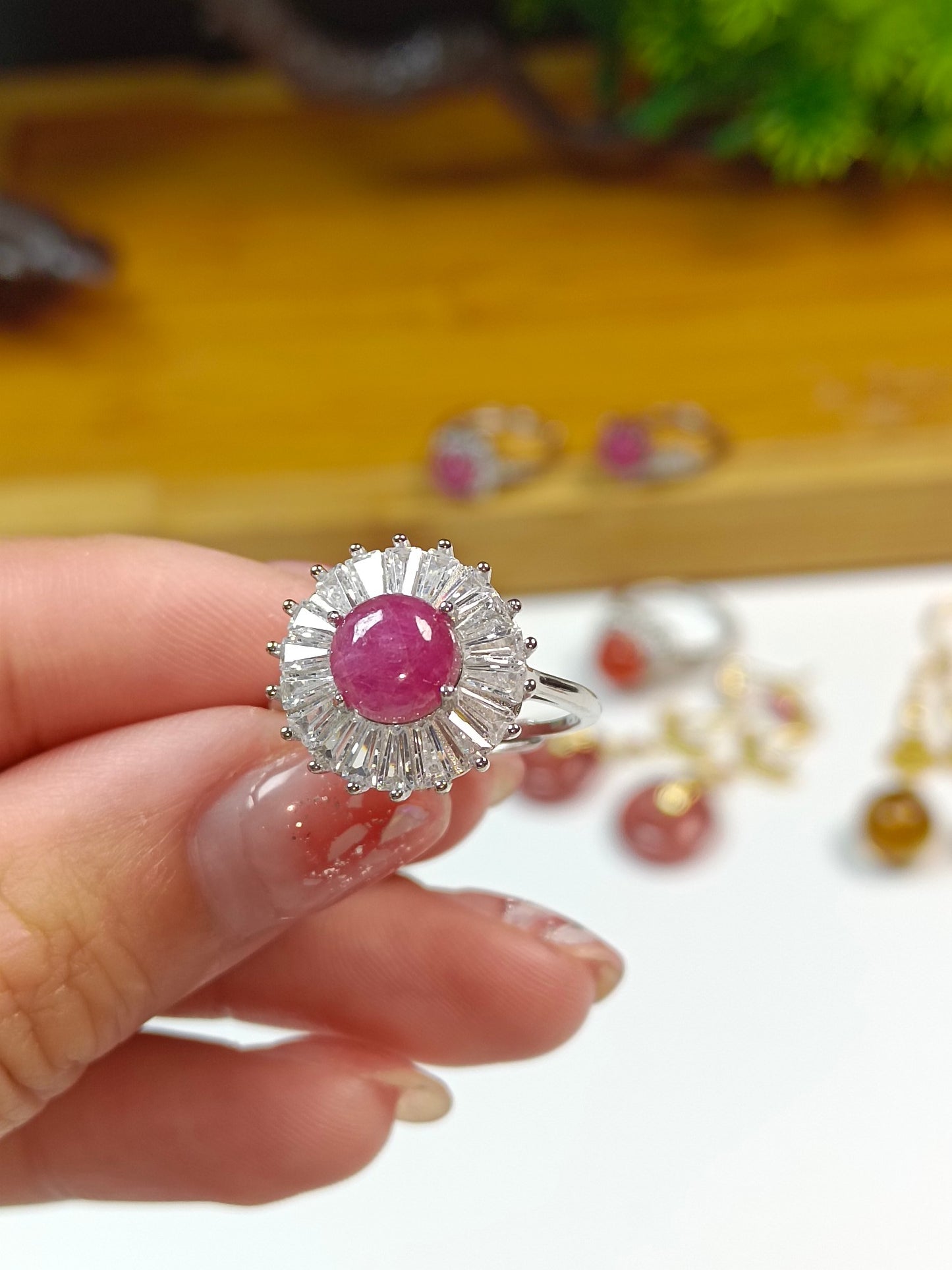S925 Silver Ruby Ring - utsøkt håndverk og naturlig skjønnhet