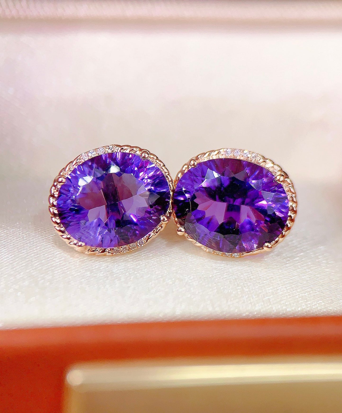 Neu eingetroffen: Lila Amethyst-Schmuck – Eleganz und Wohlstand verkörpert
