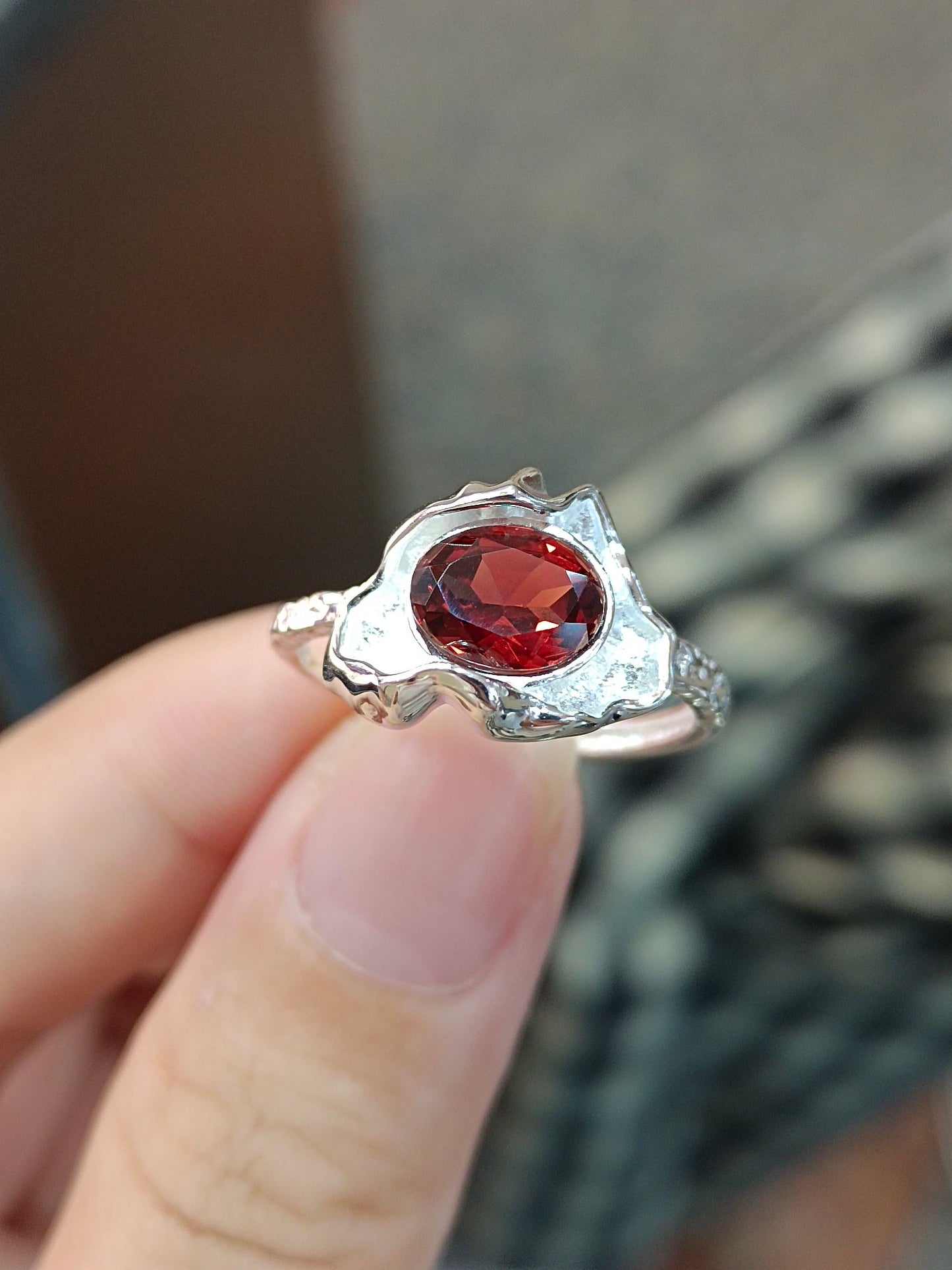 Prachtige natuurlijke granaatring - een must-have voor sieraden