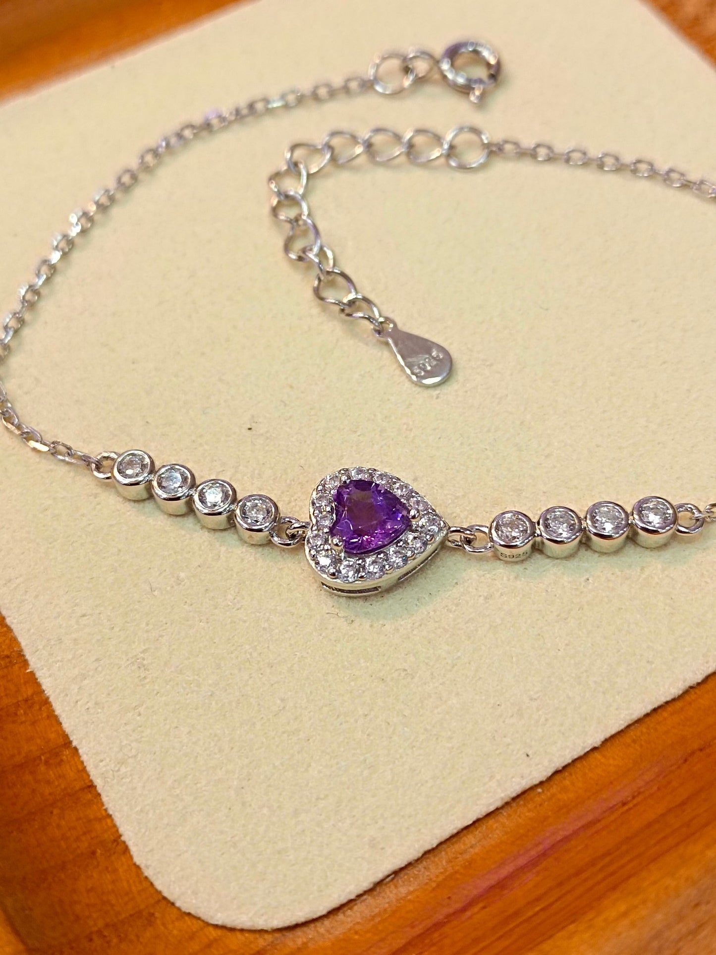 Elegant S925 sterlingsølv hjerteformet ametyst innebygd armbånd - Fasjonable og allsidige high-end smykker