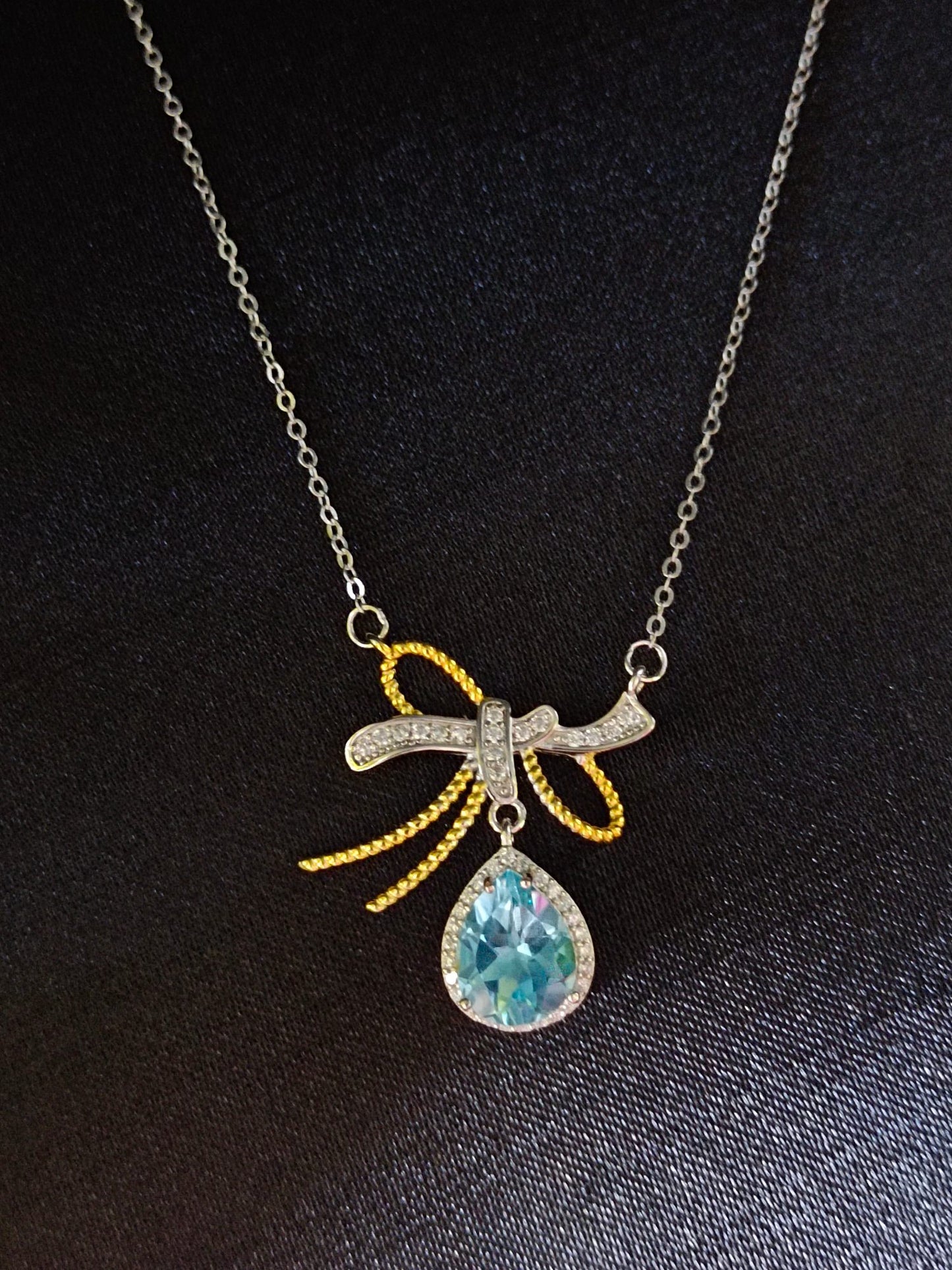 Exquisite Natural Topaz Luxury Pendant Jewelry